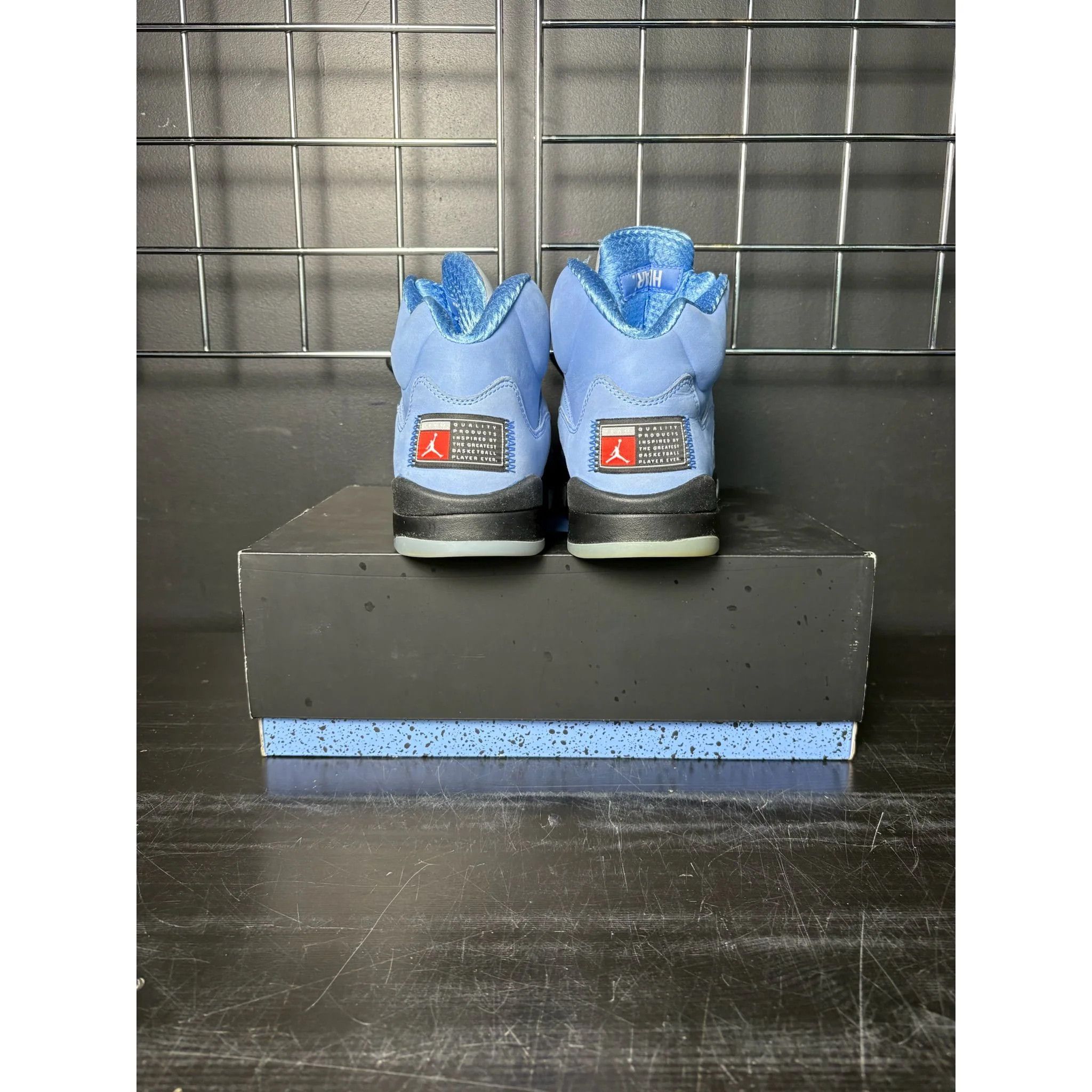 Jordan Brand Air Jordan 5 Retro "UNC University Blue" **PRE-OWNED** Size US 10 / EU 43 - 4 Thumbnail
