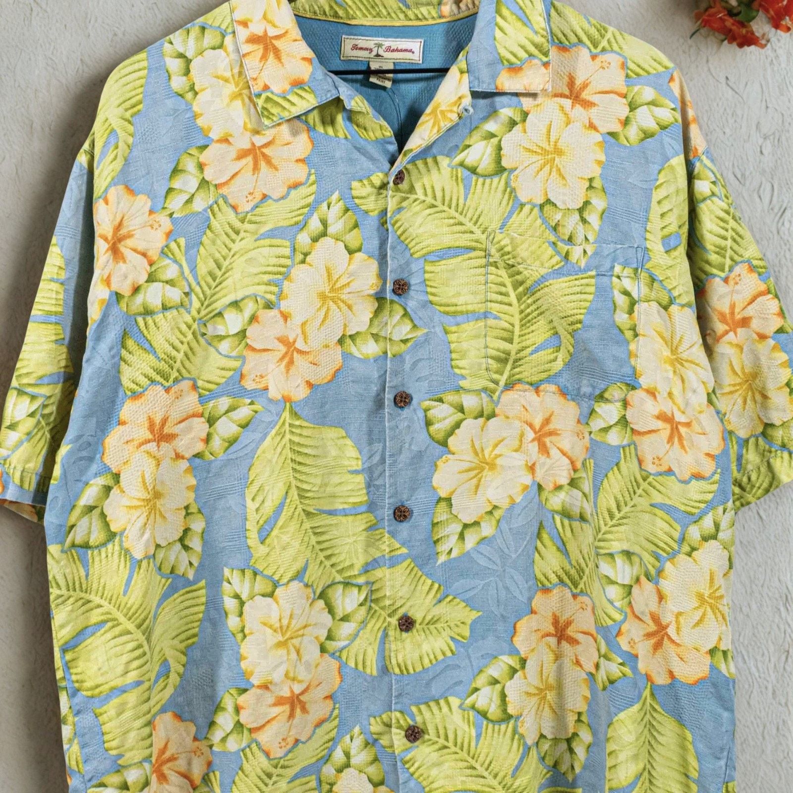 Tommy Bahama Tommy Bahama Silk Hawaiian Shirt XL Floral Camp Collar Loop Size US XL / EU 56 / 4 - 3 Thumbnail