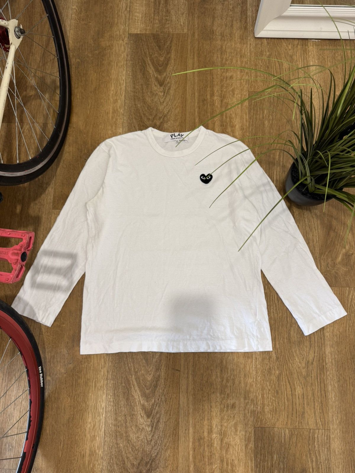 CDG by Comme des Garcons COMME DES GARÇONS WHITE HEART BASIC LONGSLEEVE Size US XL / EU 56 / 4 - 1 Thumbnail