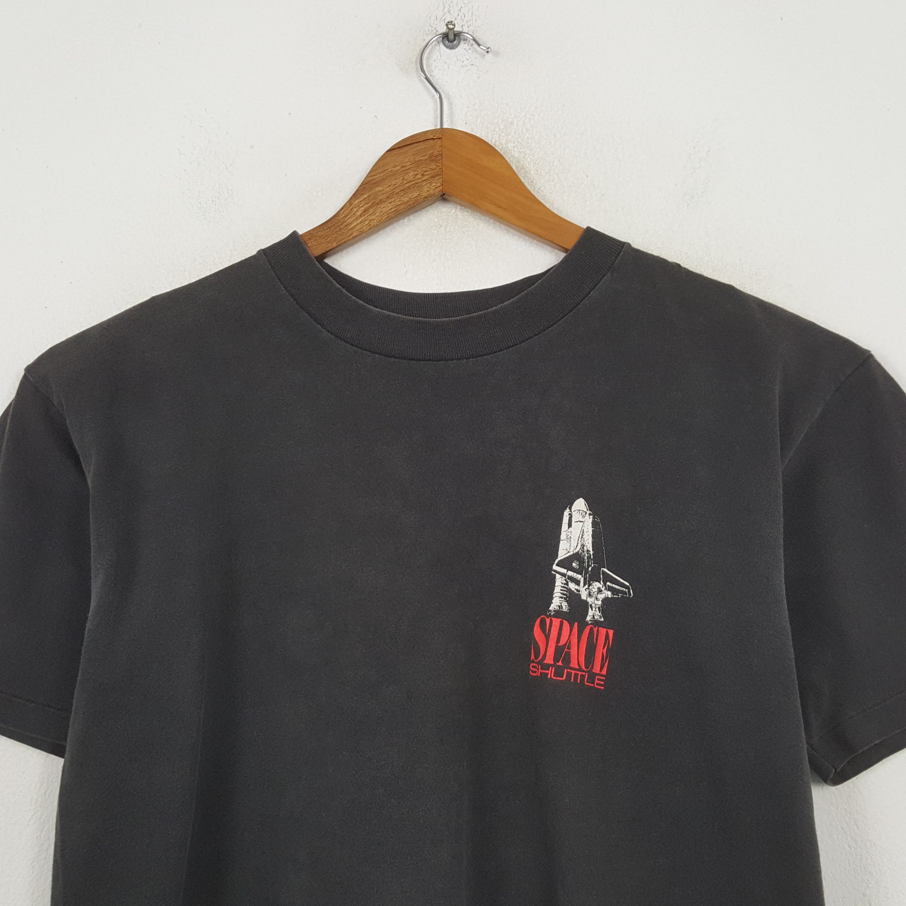 Vintage Vintage 90's Space Shuttle USA Art T-shirt RR9 Size US L / EU 52-54 / 3 - 4 Thumbnail