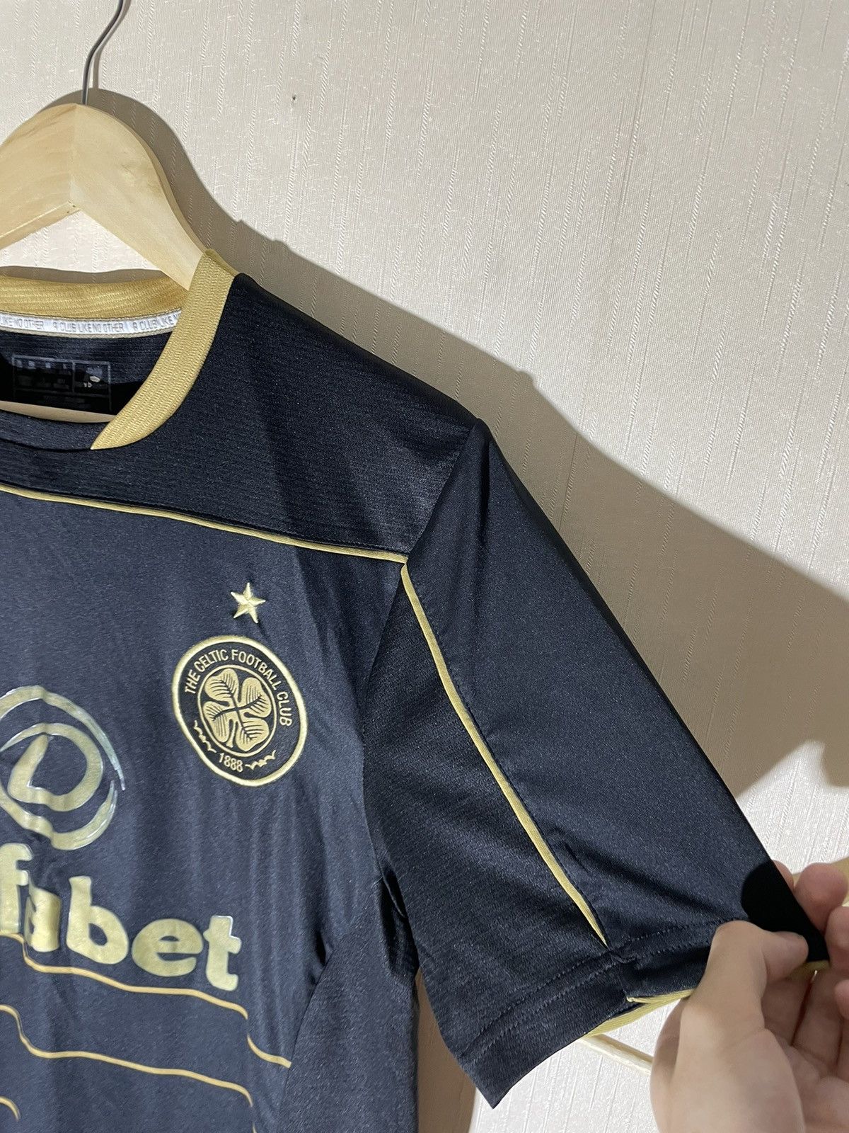 New Balance New balance Celtic streetwear soccer jersey Size US M / EU 48-50 / 2 - 4 Thumbnail