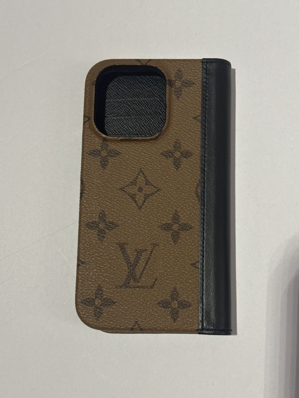 Louis Vuitton Louis Vuitton Folio Iphone 14/15 Pro Model ONLY Size ONE SIZE - 2 Thumbnail