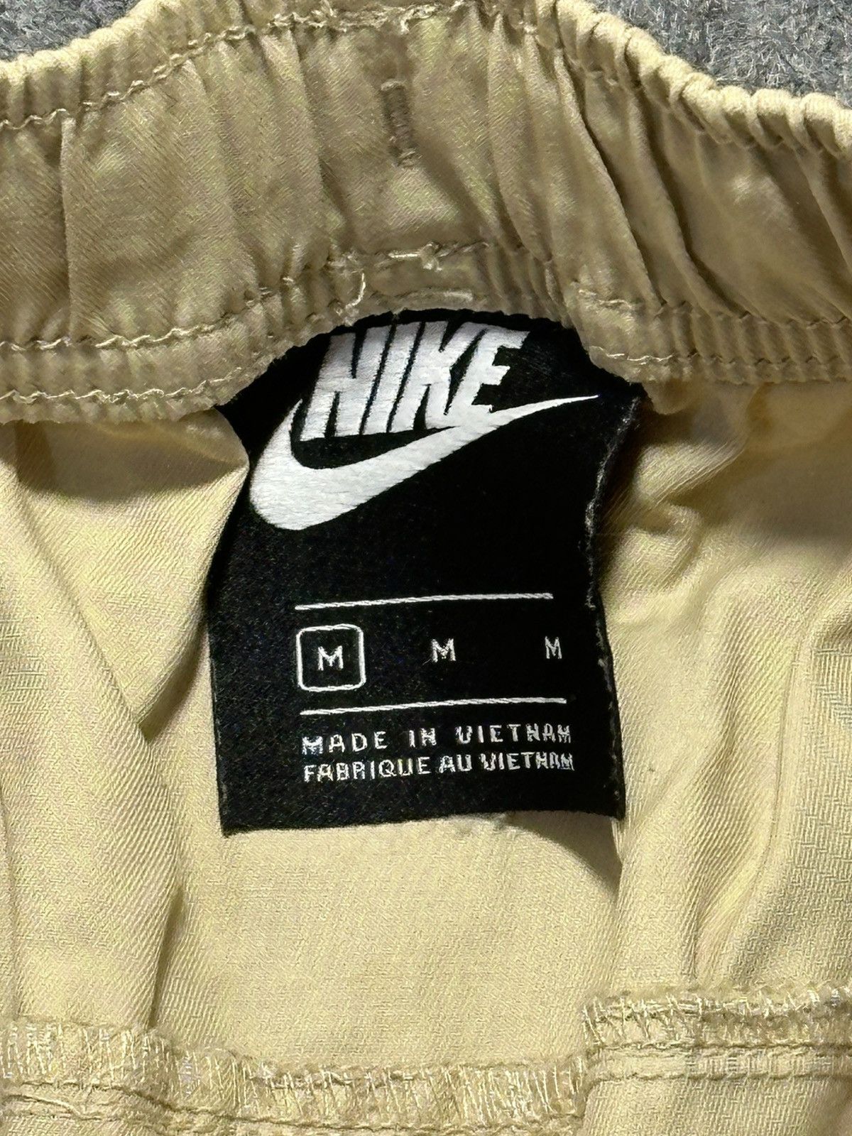 Nike Nike Club woven cargo pants in a khaki or beige color. Size US 30 / EU 46 - 8 Thumbnail