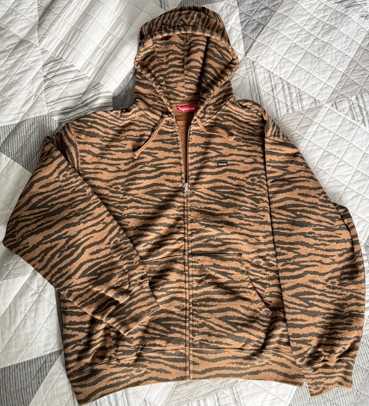 Supreme Supreme Tiger Small Box Zip Up Size US XL / EU 56 / 4 - 1 Thumbnail