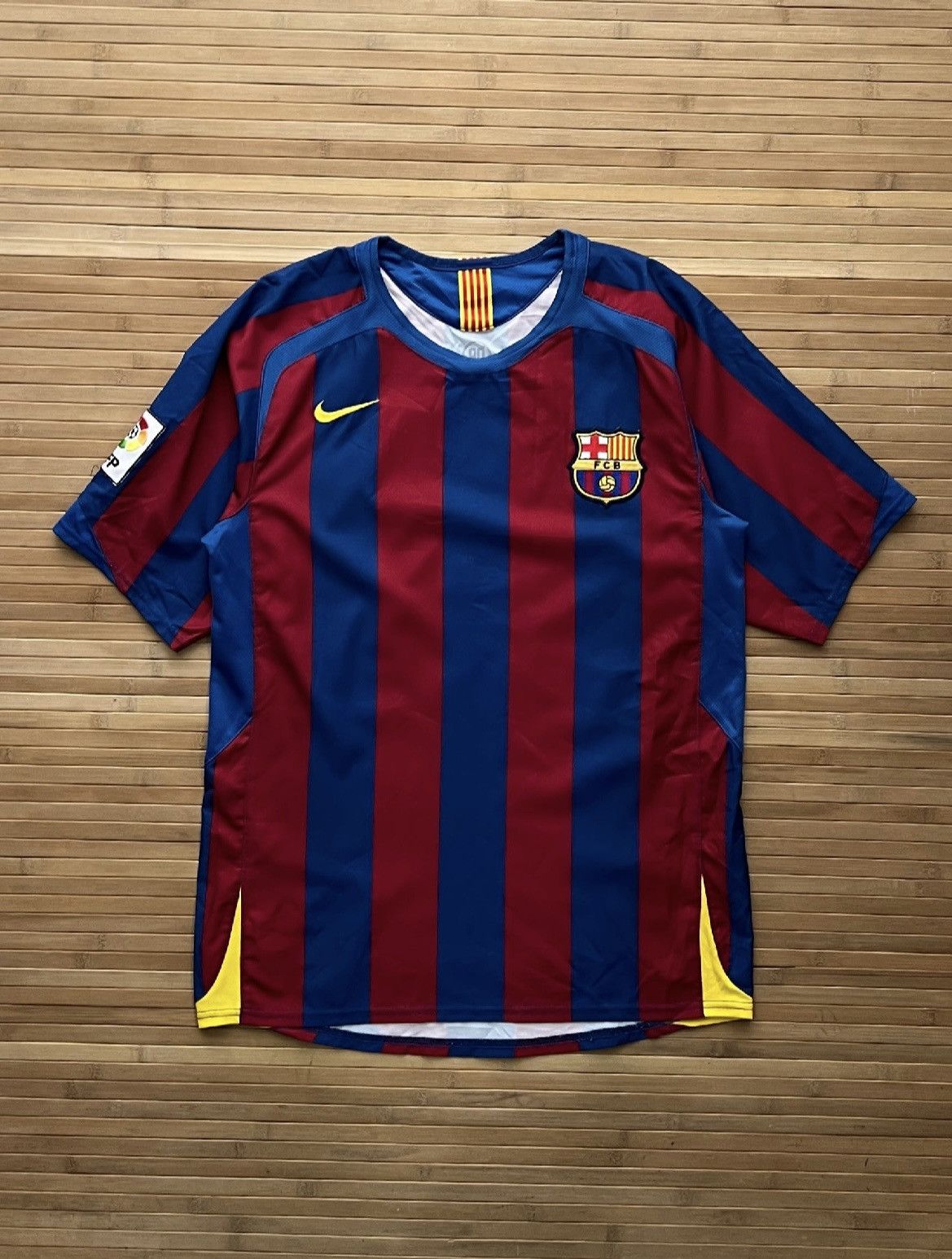 Nike Barcelona 2005/06 Home Kit Size US M / EU 48-50 / 2 - 1 Thumbnail