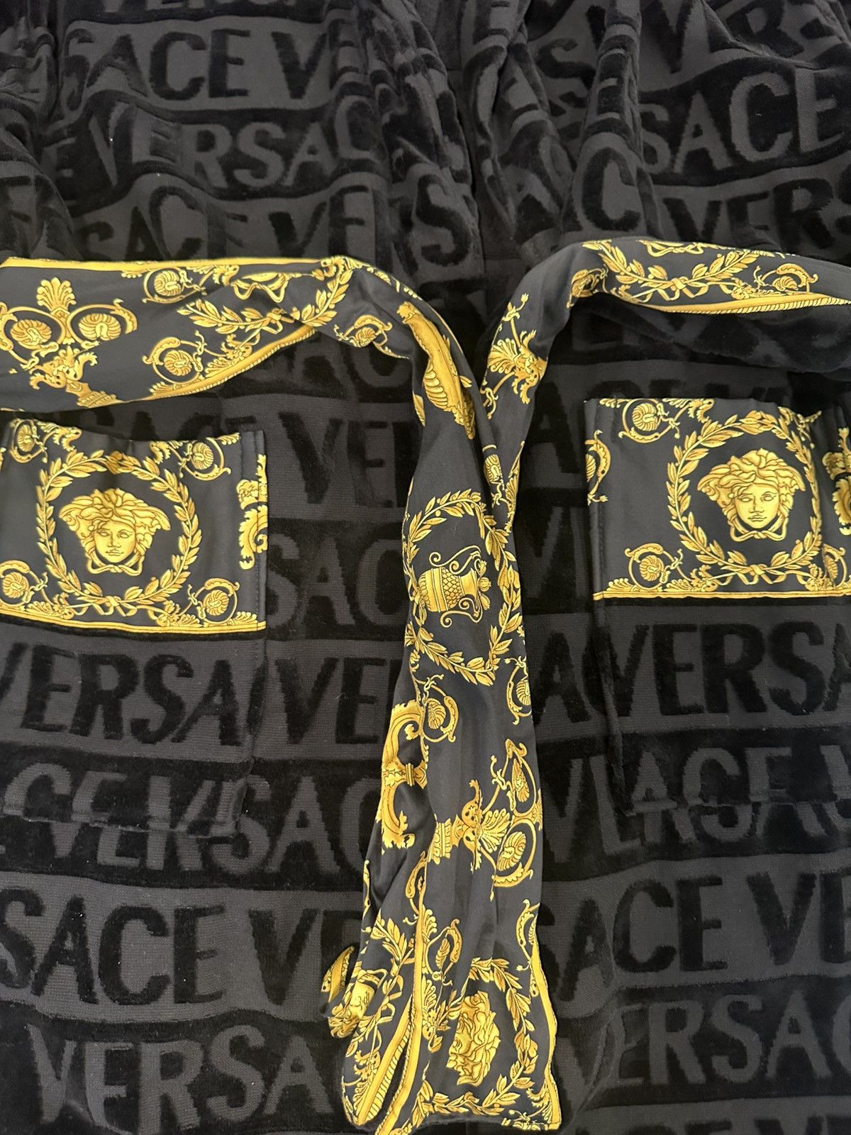 Versace Versace black & yellow bathrobe Never used Authentic Size L / US 10 / IT 46 - 6 Thumbnail