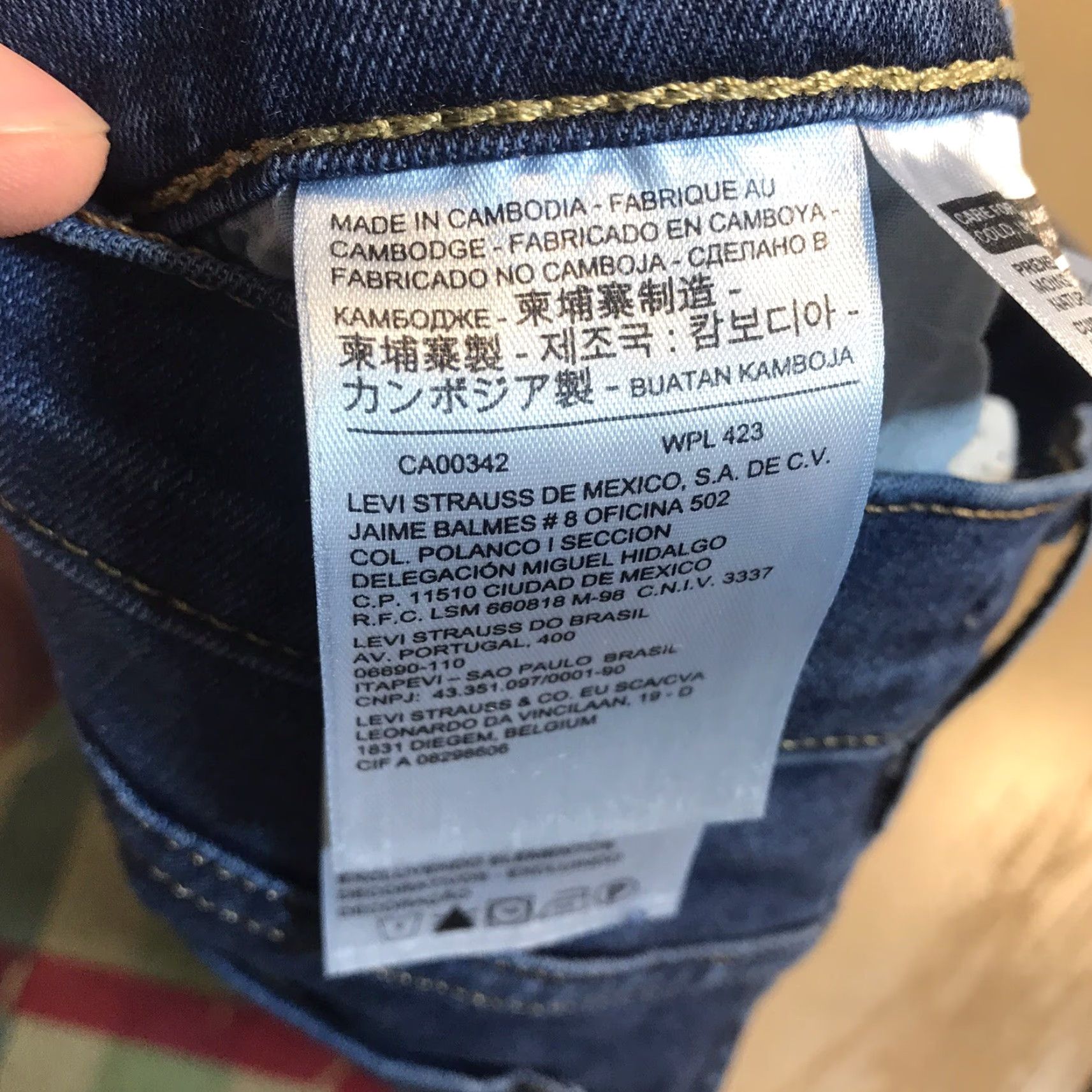 Levi's VINTAGE Levis Zip Fly Shorts Womens Tag 25 724 High Rise Denim Blue Cutoffs 70s 80s 90s Bohemian Classic Festival Womens Jeans Shorts Size 42" / US 20 - 4 Thumbnail