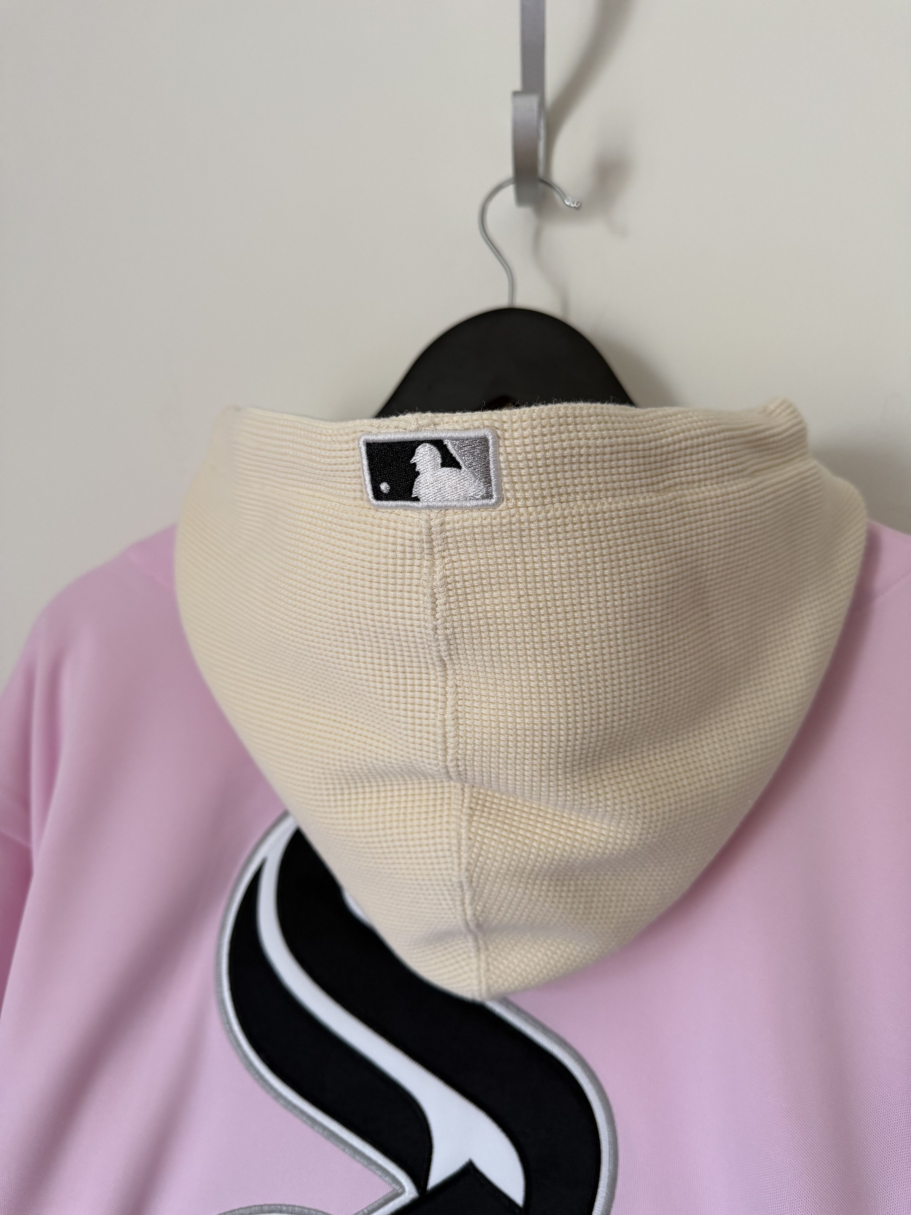 MLB × Supreme Supreme Chicago White Sox Hooded Baseball Jersey in Pink Size US XL / EU 56 / 4 - 6 Thumbnail