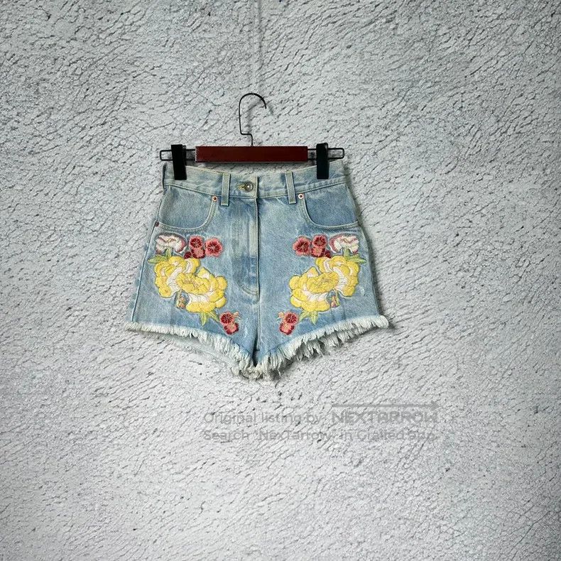 Gucci Gucci Logo floral embroidery pattern casual denim shorts Size 25" / US 0 / IT 36 - 1 Thumbnail