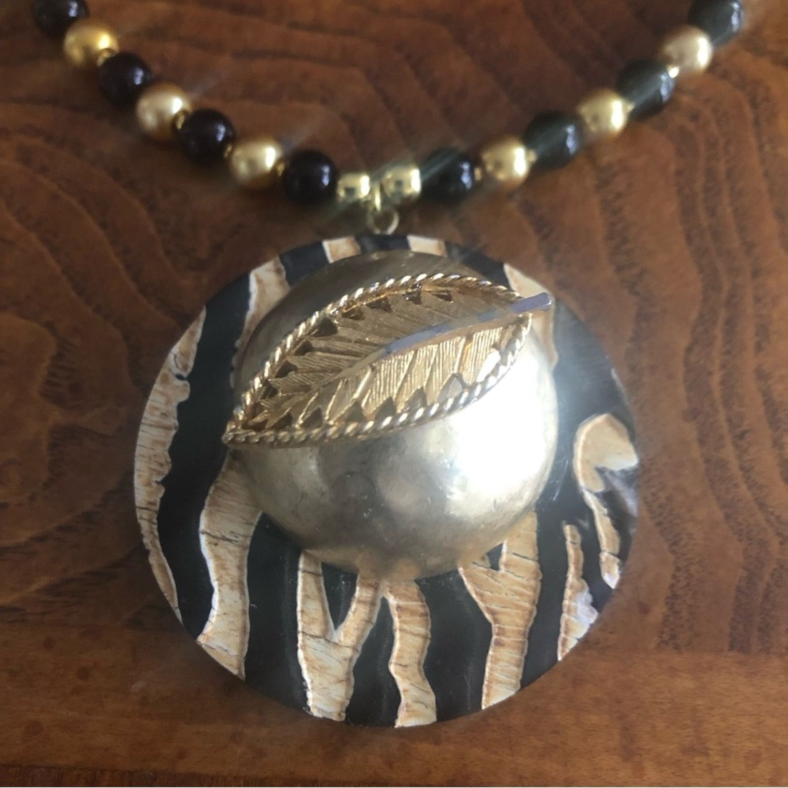 Handmade Handcrafted repurpose jungle inspired pendant Pearl necklace Size ONE SIZE - 11 Thumbnail