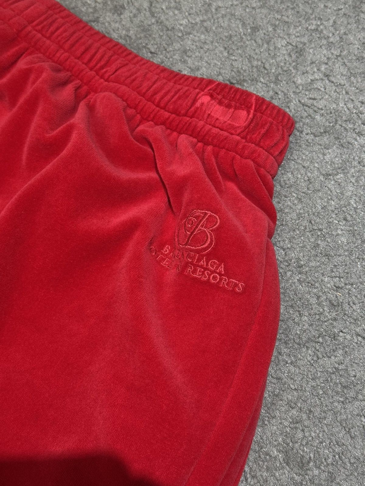 Balenciaga Balenciaga red velvet tracksuit pants Size US 32 / EU 48 - 2 Thumbnail