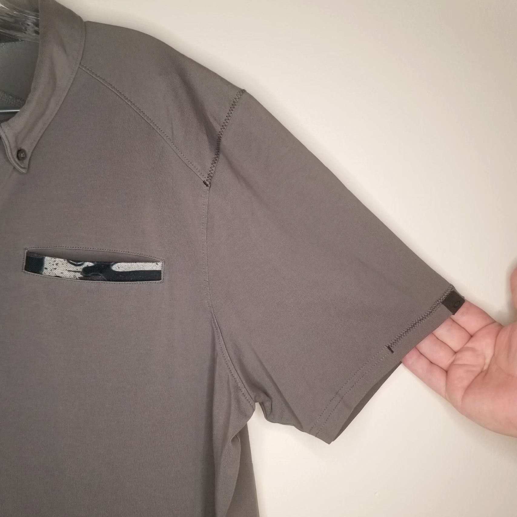 Oakley Oakley Mens Gray Short Sleeve Pocket Regular Fit Polo Size XL Size US XL / EU 56 / 4 - 2 Thumbnail