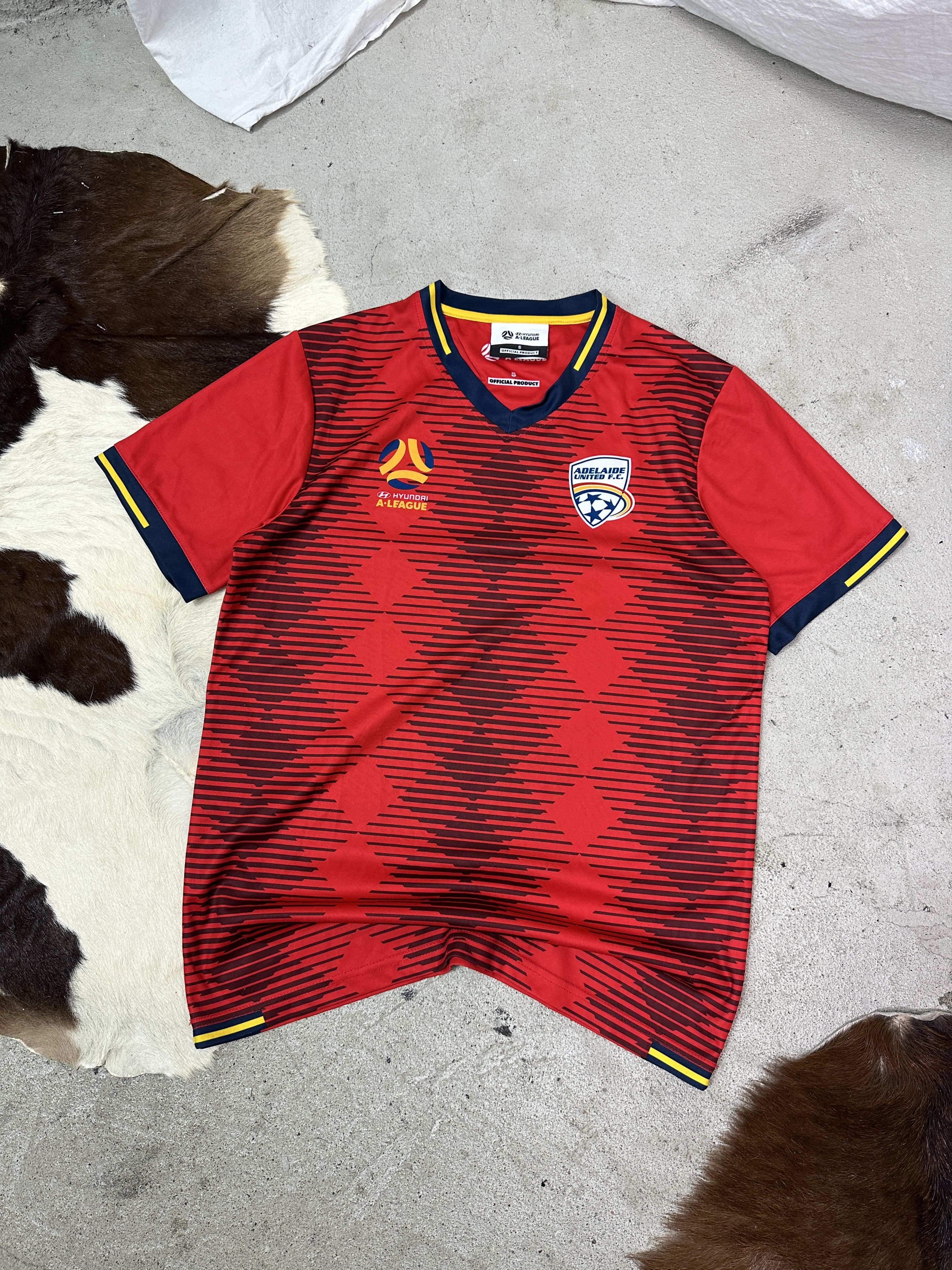 Vintage Vintage Sporty A-League Adelaide FC Jersey Y2K Size US S / EU 44-46 / 1 - 1 Thumbnail