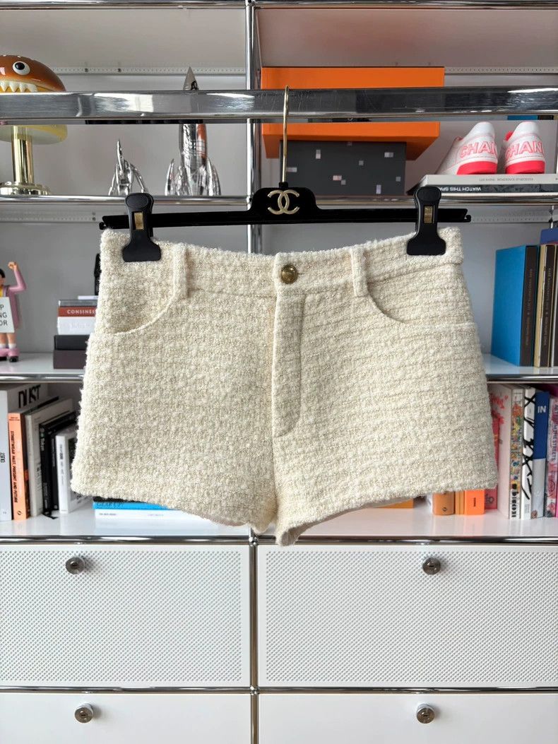 Saint Laurent Paris saint Laurent parisOff-white woolen shorts 2503-Nextarrow Size 34" / US 12 / IT 48 - 1 Thumbnail