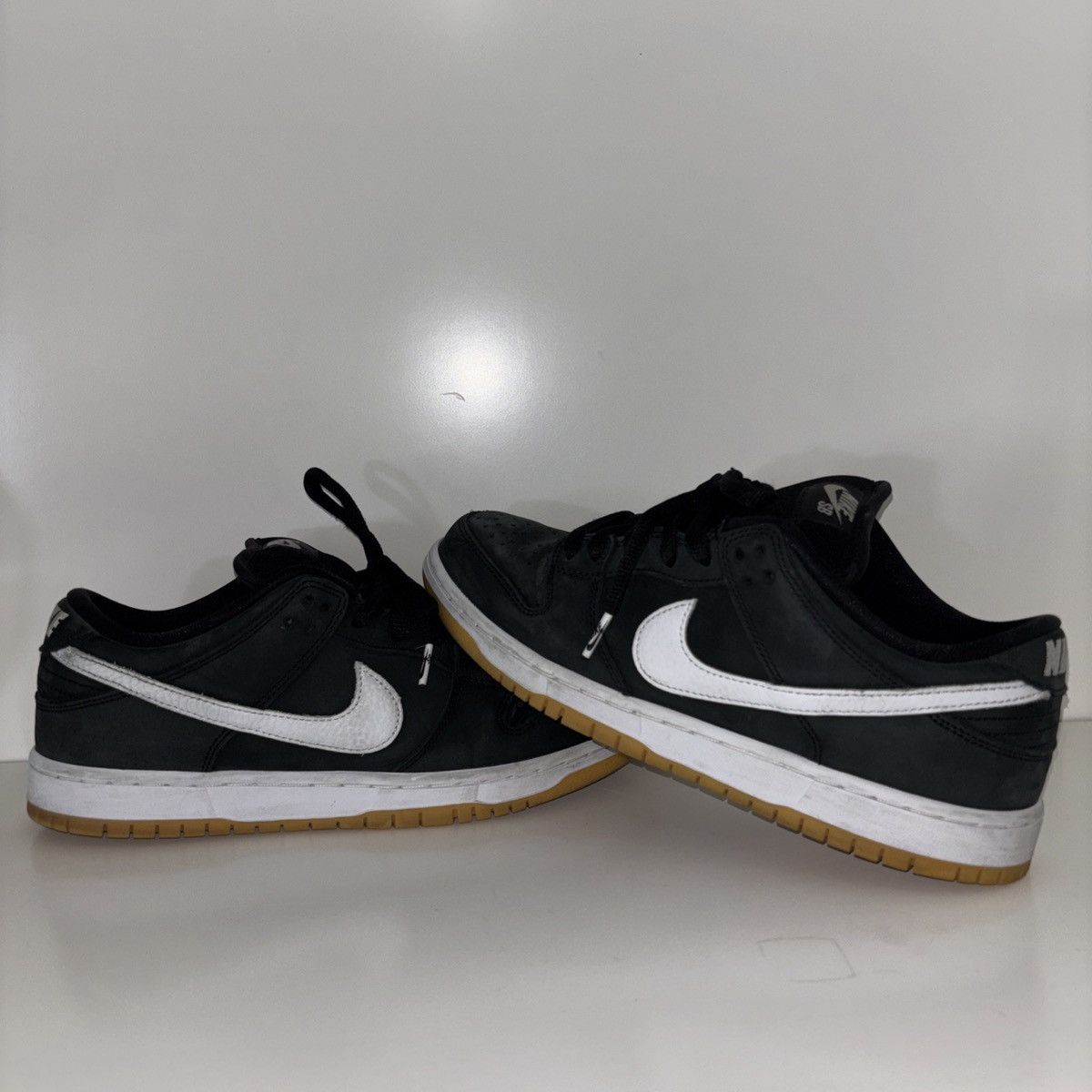 Nike SB Nike SB Dunk low black gum sz 9.5 Size US 9.5 / EU 42-43 - 3 Thumbnail