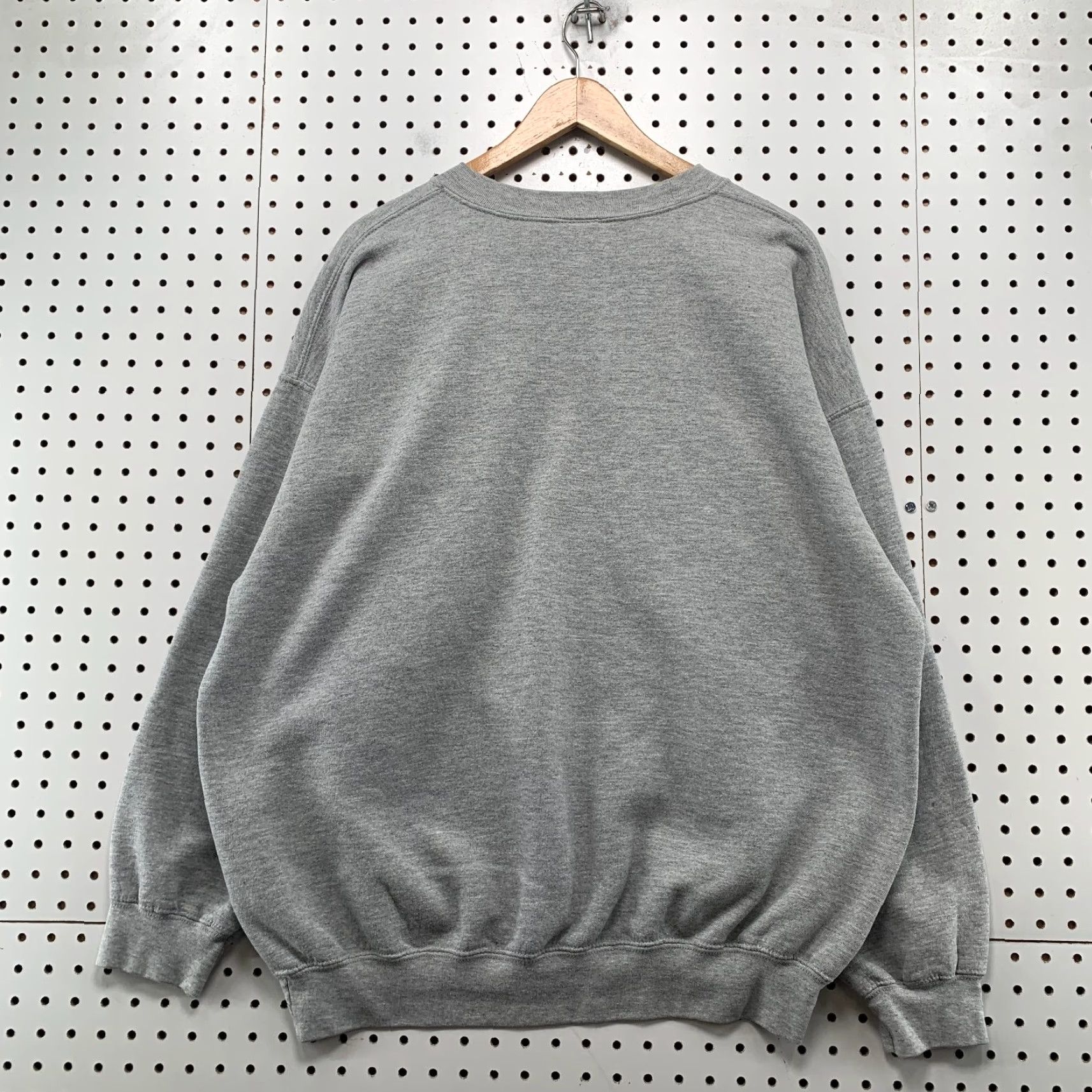 Gildan VINTAGE Harvey University Sweatshirt Mens XL Gray Fleece Crewneck Illinois Pullover Size US XL / EU 56 / 4 - 2 Thumbnail