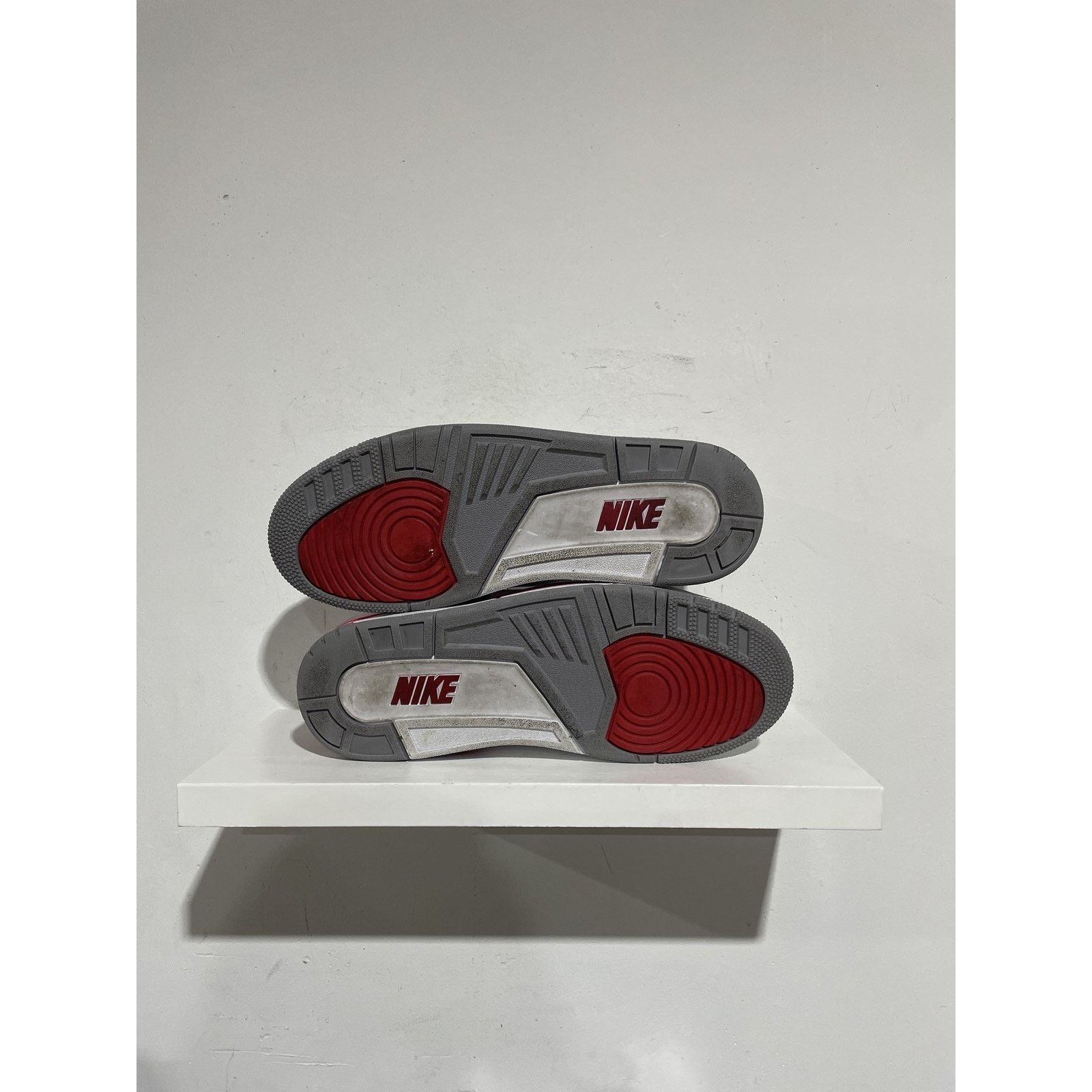 Jordan Brand JORDAN 3 RETRO FRE RED SIZE 11 PREOWNED Size US 11 / EU 44 - 6 Thumbnail