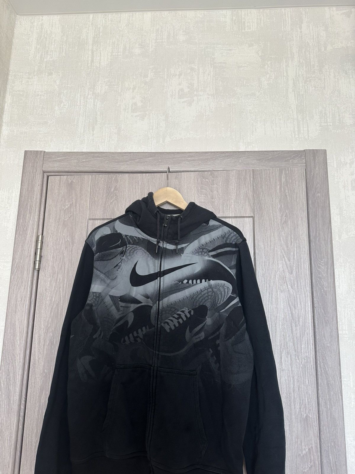 Nike Vintage Nike Shoes Full Print Hoodie Black Size US L / EU 52-54 / 3 - 2 Thumbnail