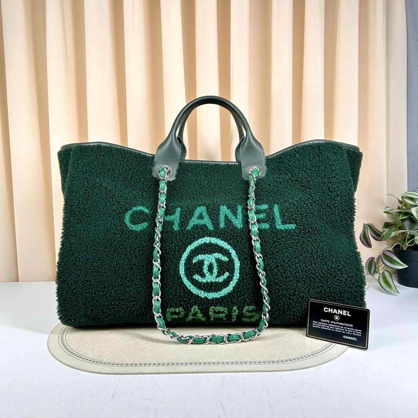 Chanel Pre-loved Bag Very good condition Size ONE SIZE - 1 Thumbnail