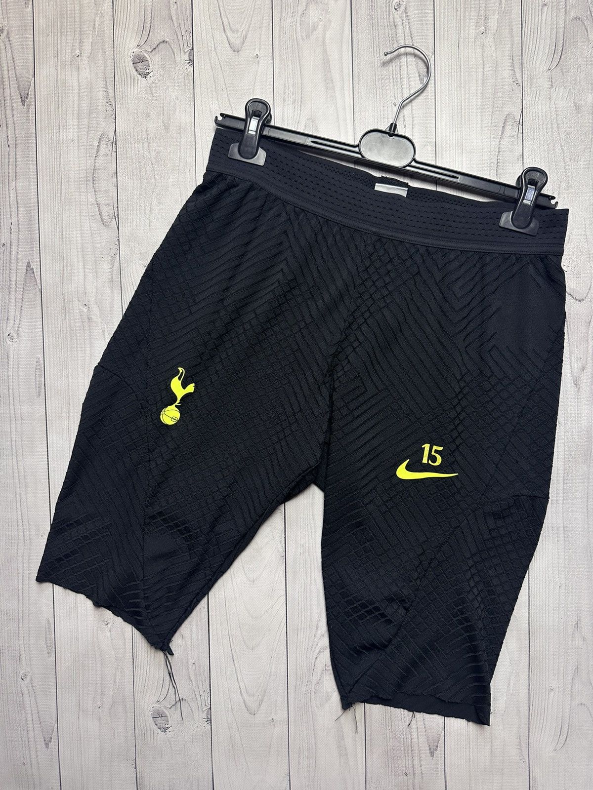 Nike Nike Tottenham soccer shorts size M spurs logo 15 Size US 32 / EU 48 - 1 Thumbnail