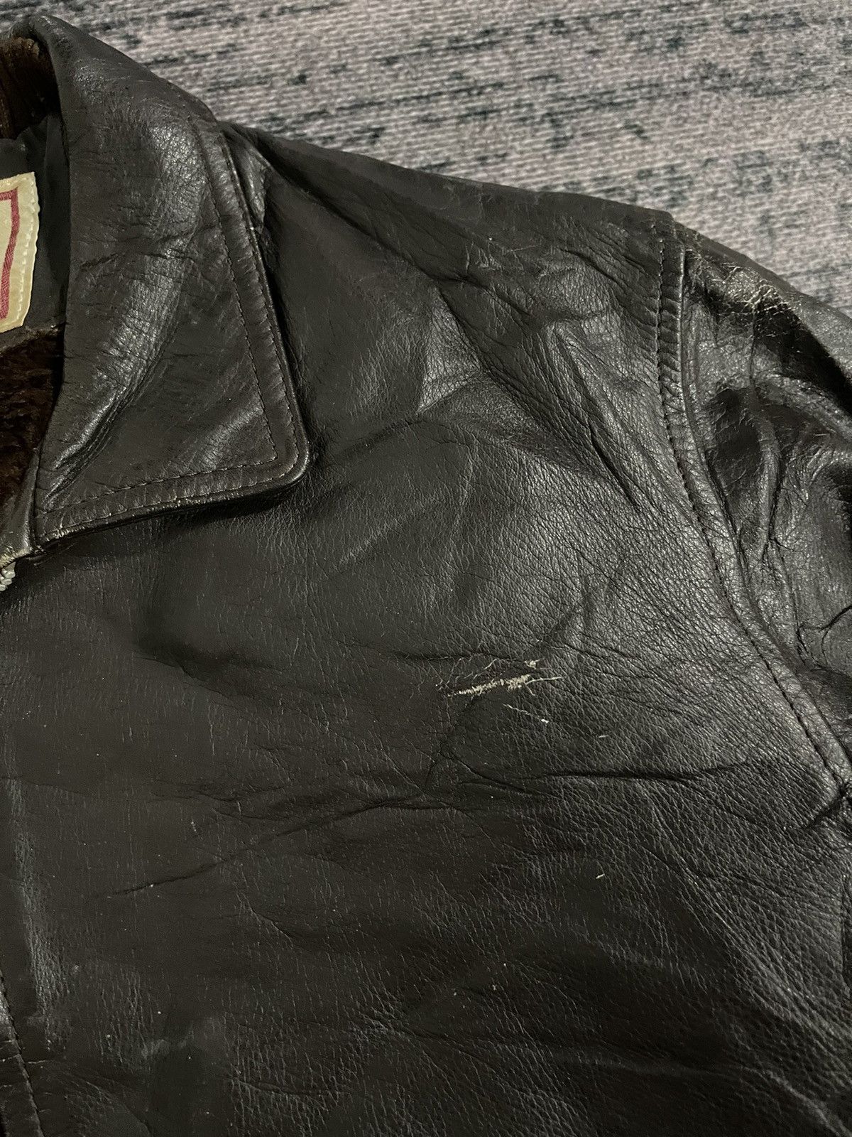 Vintage Vintage Yac Cow Leather Bomber Jacket Size US L / EU 52-54 / 3 - 9 Thumbnail