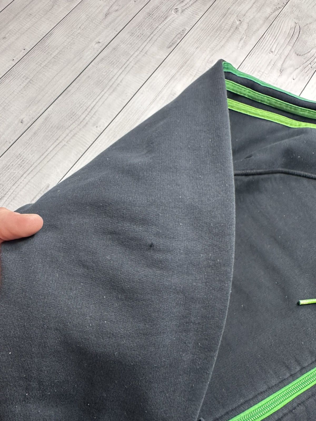 Adidas × Vintage Vintage adidas performance essentials size L green stripes Size US L / EU 52-54 / 3 - 6 Thumbnail