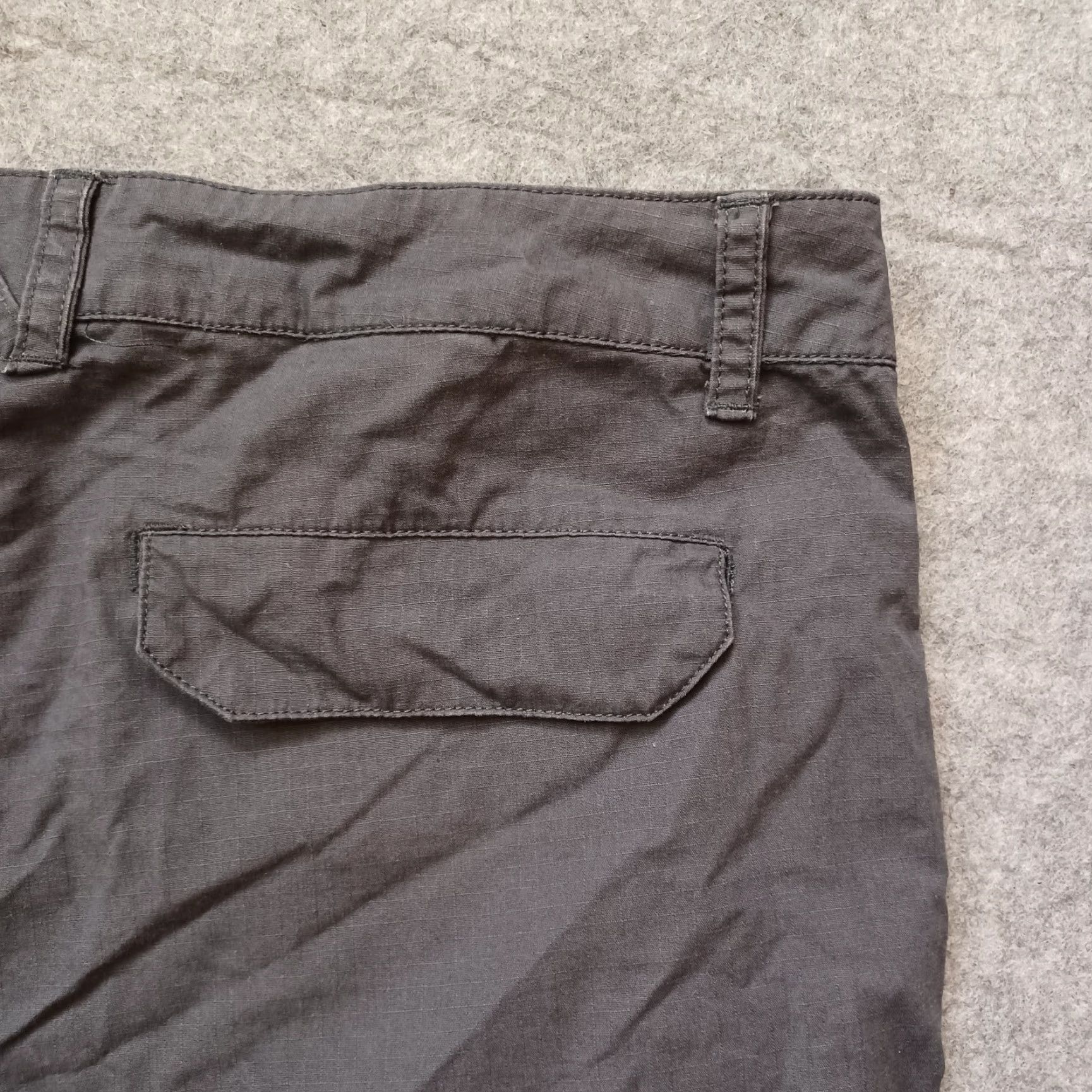 Nike VINTAGE Nike Shorts Mens 34 Black Faded Logo Cargo Zip Pockets Athletic Casual Size US 34 / EU 50 - 3 Thumbnail
