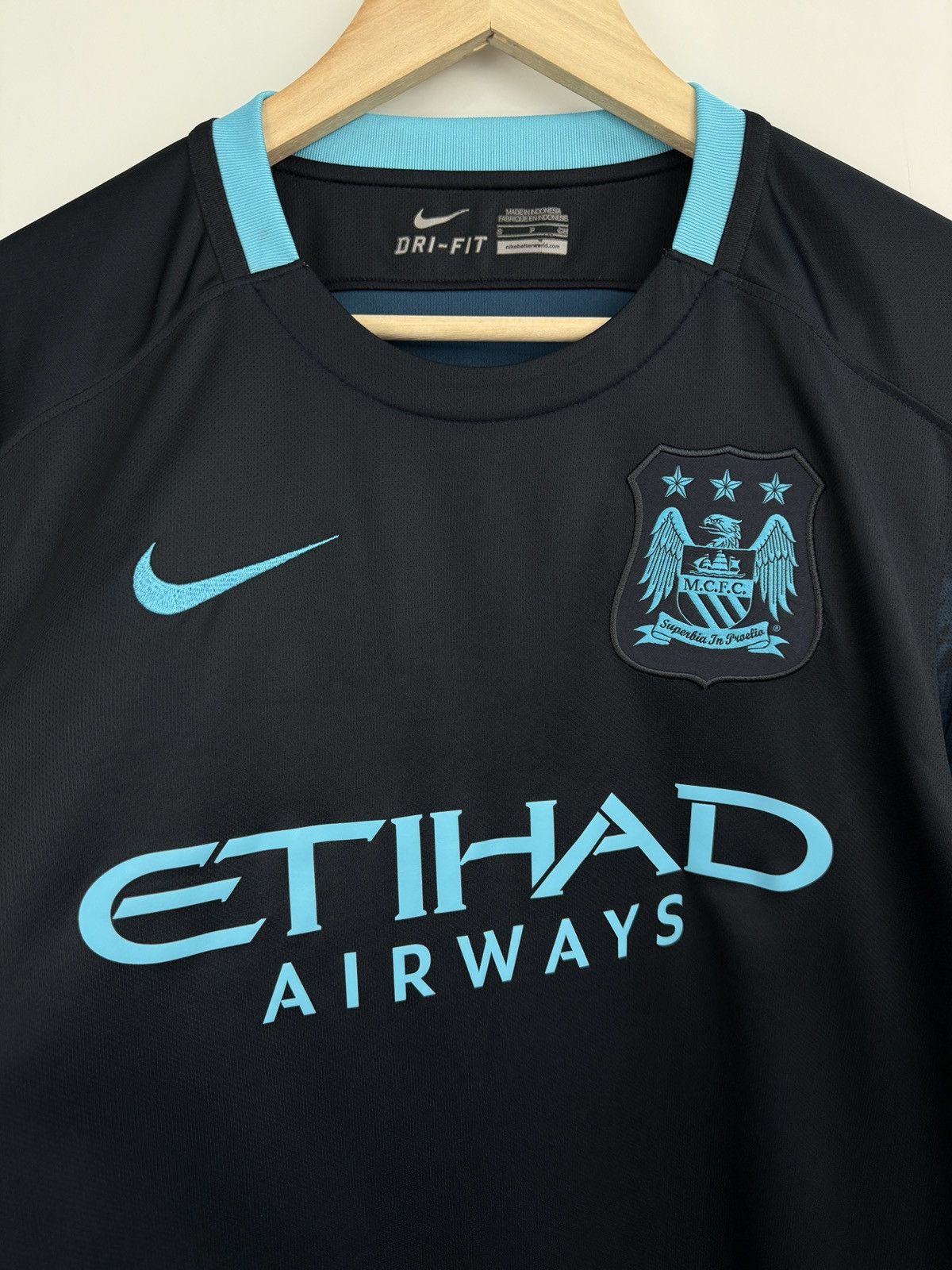 Nike 🏴󠁧󠁢󠁥󠁮󠁧󠁿 Y2K Manchester City 2015-2016 Away Soccer Jersey Etihad Size US S / EU 44-46 / 1 - 4 Thumbnail