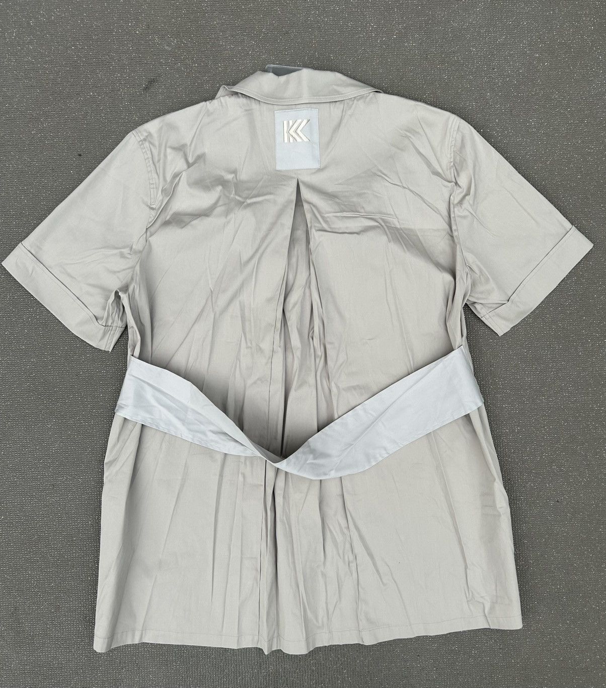 Kiko Kostadinov Kiko Kostadinov SS21 Stone Short Sleeve Hospital Shirt Size US M / EU 48-50 / 2 - 3 Thumbnail