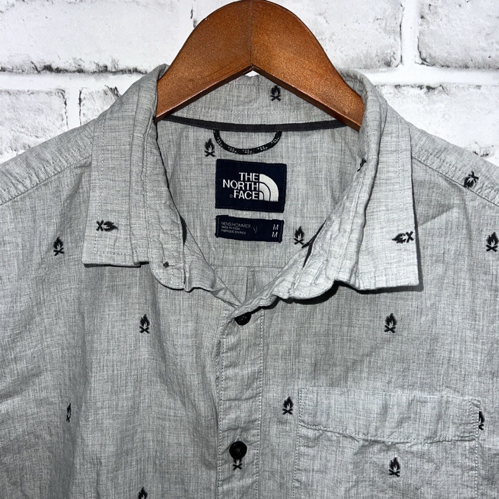 The North Face The North Face Gray Button-Up Shirt Mens M Short Sleeve Regular Fit Button-Front Mens Redundant? Size US M / EU 48-50 / 2 - 2 Thumbnail