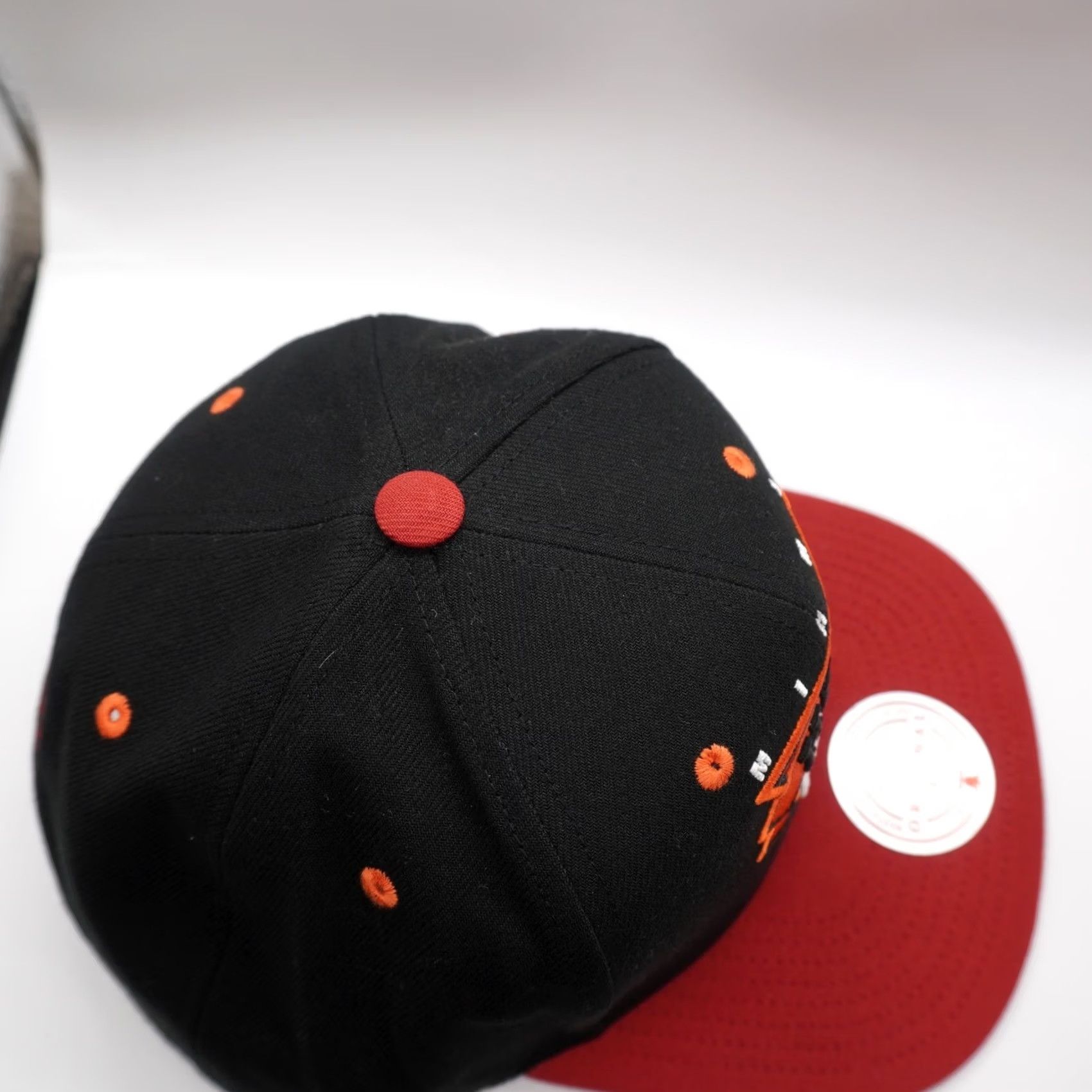 Mitchell & Ness VINTAGE Mitchell & Ness Hat Mens One Size Black Miami Heat Snapback OSFM Red Retro Badge NBA Cap Size ONE SIZE - 4 Thumbnail