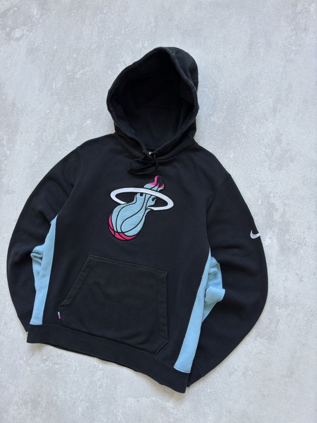 NBA × Nike × Vintage Vintage Nike NBA Miami Heat Vice City Basketball Hoodie Size US M / EU 48-50 / 2 - 4 Thumbnail