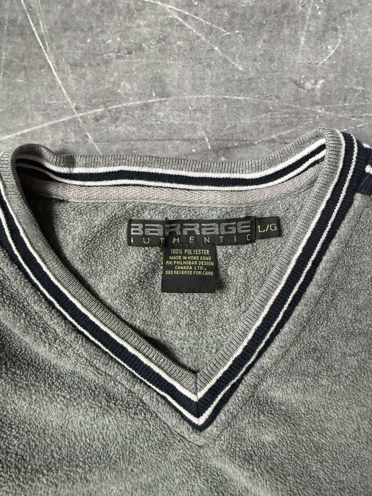 Vintage Vintage Y2K Barrage V-neck Fleece Sweatshirt (L) Size US L / EU 52-54 / 3 - 5 Thumbnail