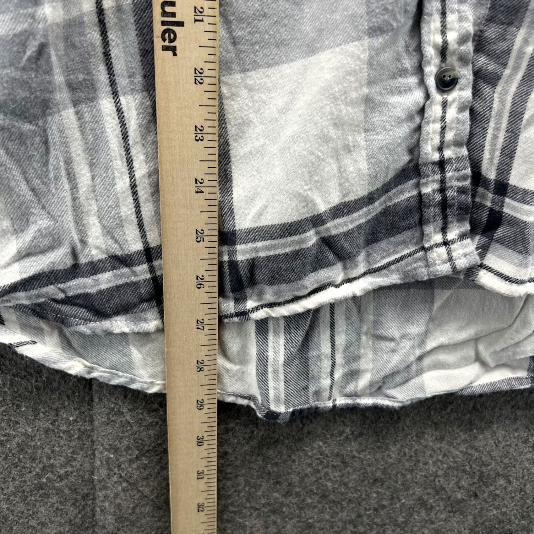 American Eagle Outfitters American Eagle Outfitters Shirt Womens Medium Gray Plaid Button-Down Flannel Soft Comfort Classic Casual Size M / US 6-8 / IT 42-44 - 7 Thumbnail