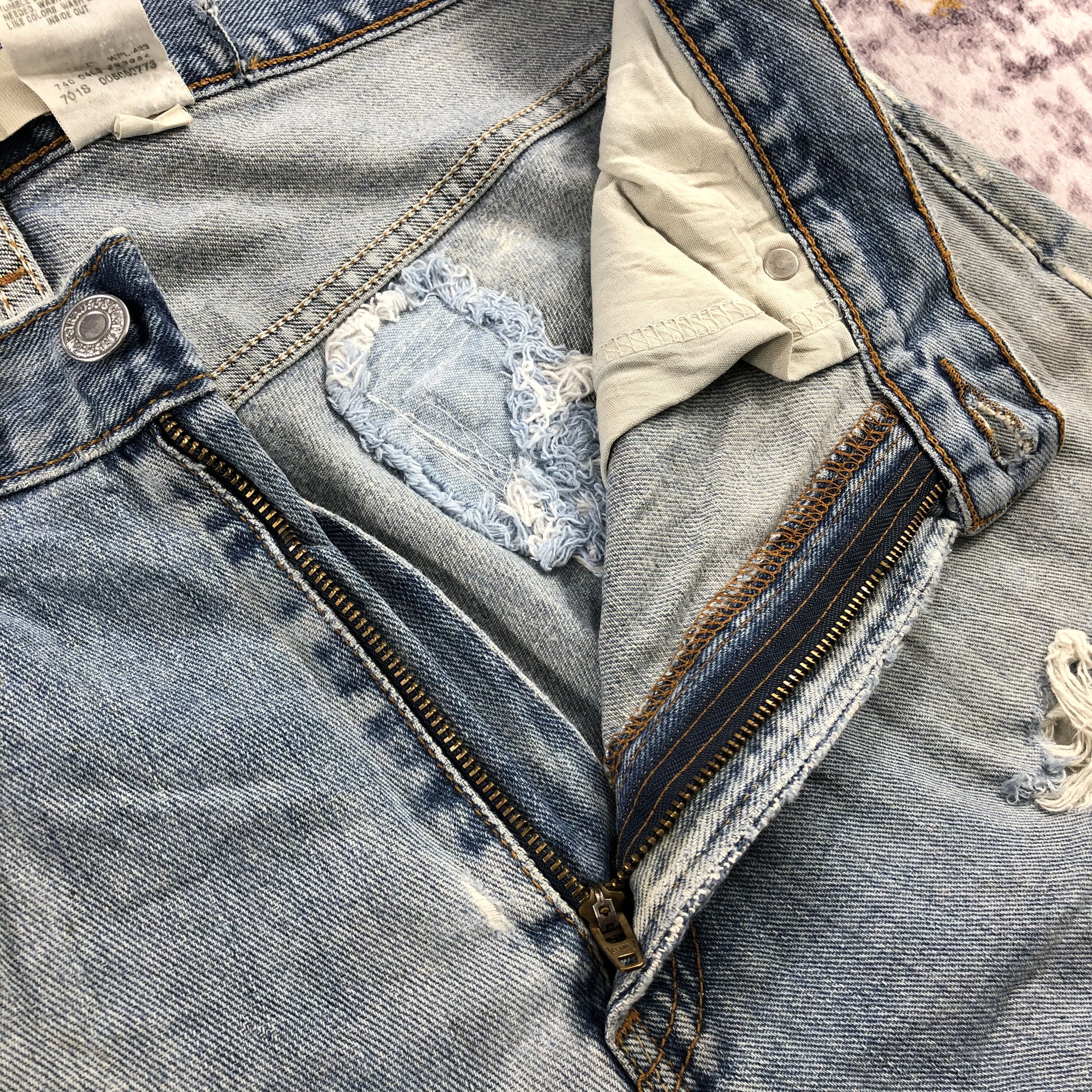 Levi's × Vintage Vintage Light Wash Levis 505 Jeans-JM2493 Size US 35 - 13 Thumbnail