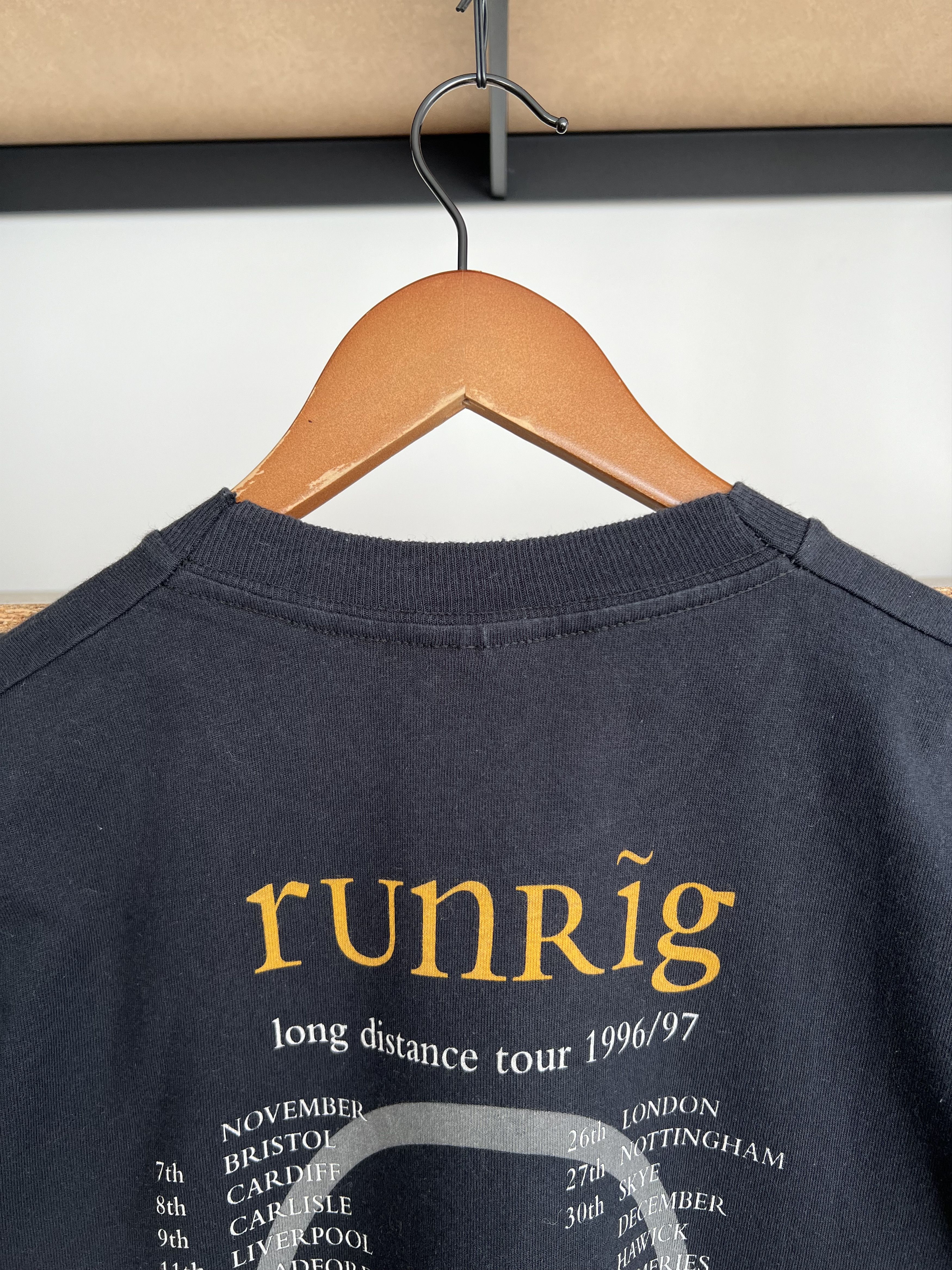Band Tees Vintage 1996 Runrig Long Distance Tour 96/97 Black T-shirt Size US L / EU 52-54 / 3 - 16 Thumbnail