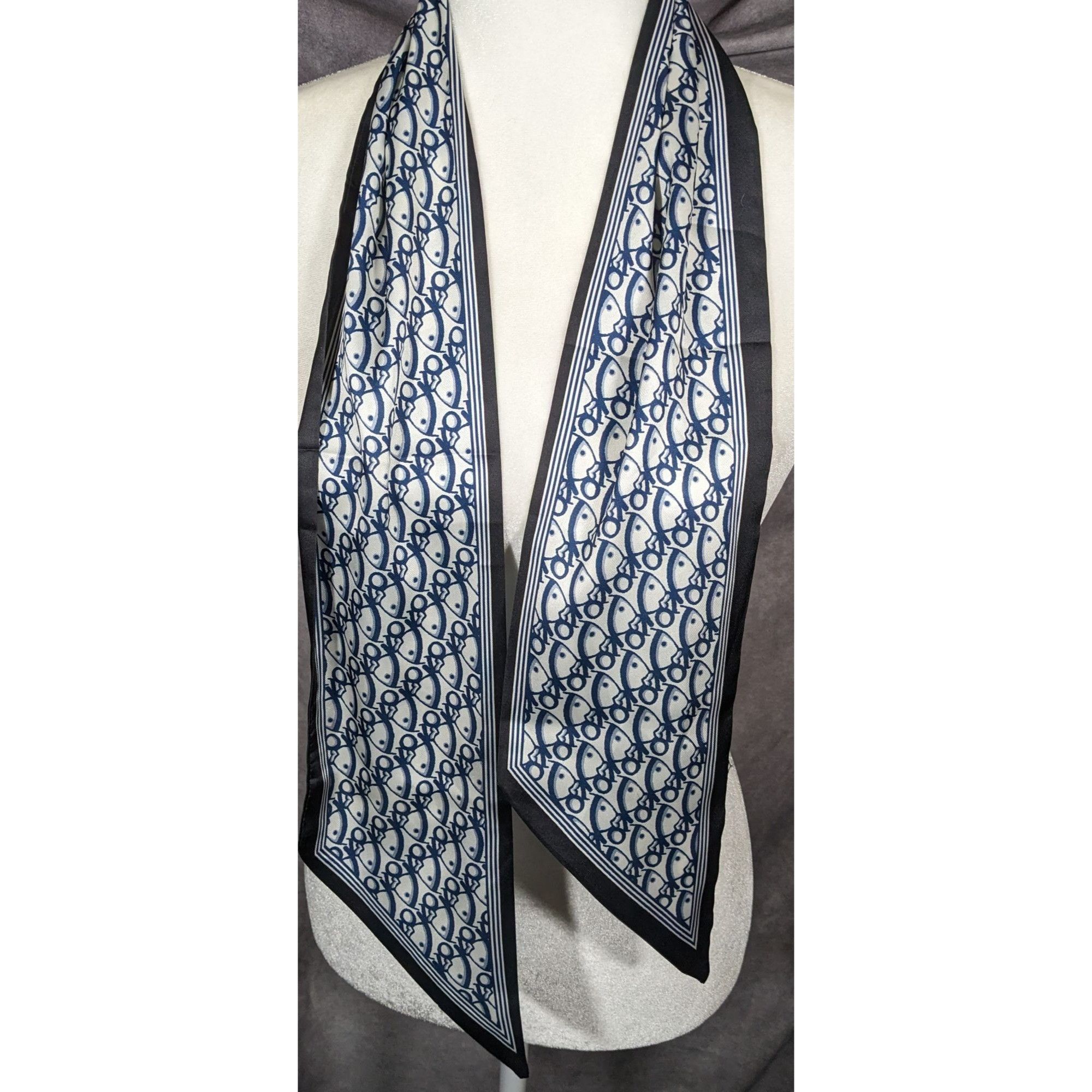 Other Animal Themed Blue And White Reversible Lightweight Scarf Size ONE SIZE - 5 Thumbnail