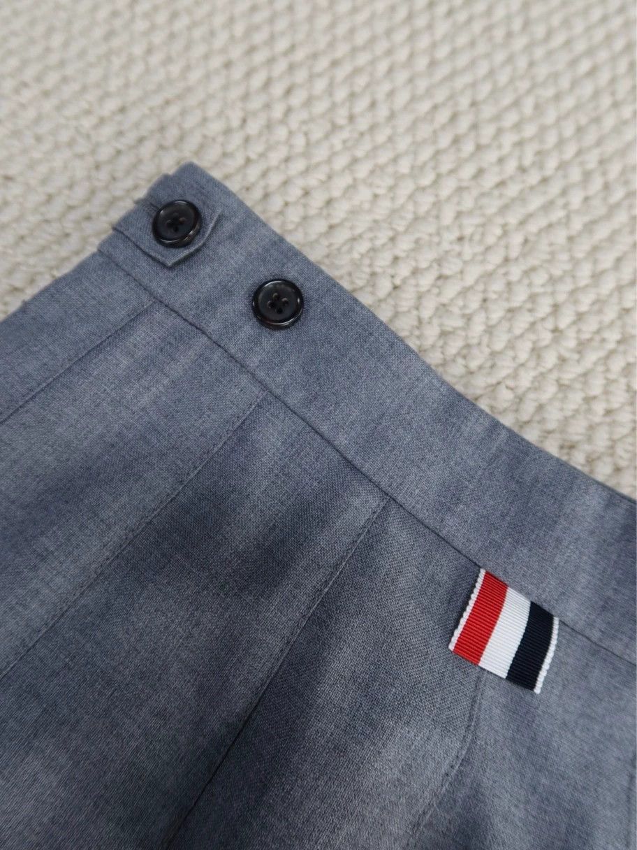 Thom Browne Classic Wool Pleated Skirt Gray 38, Women's (Size 26) — image 3 of 6