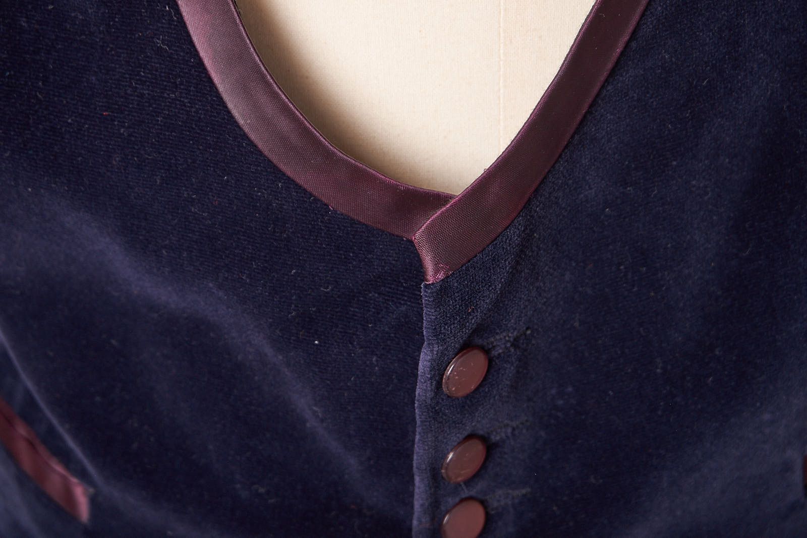 Vintage Vintage Blue Violet Velvet 1970s Tuxedo Vest Size 40L - 8 Thumbnail