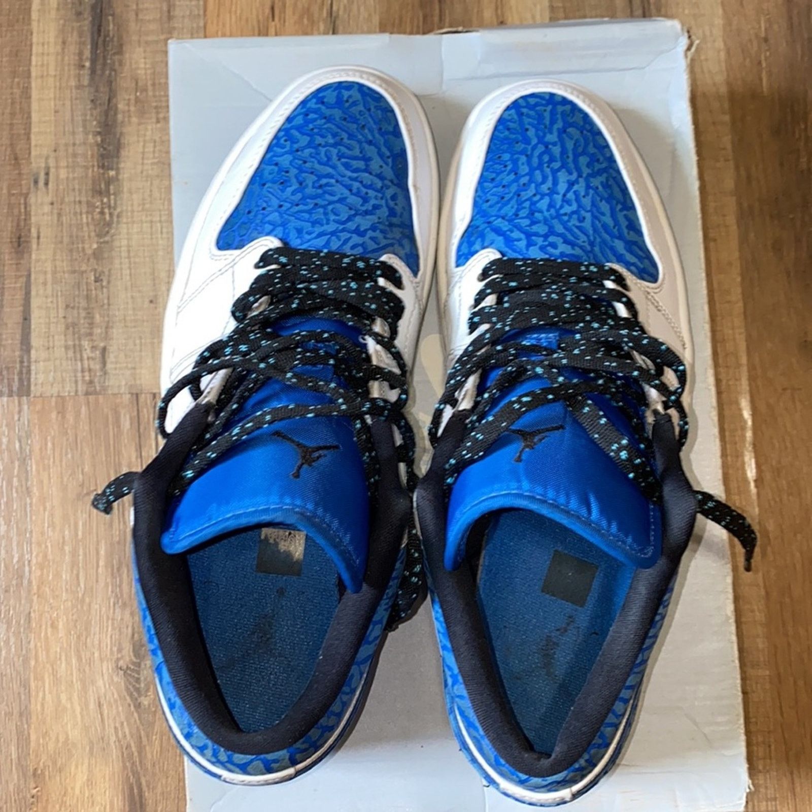 Jordan Brand 2014 Jordan 1 retro low white sport blue elephant print Size US 9.5 / EU 42-43 - 6 Thumbnail