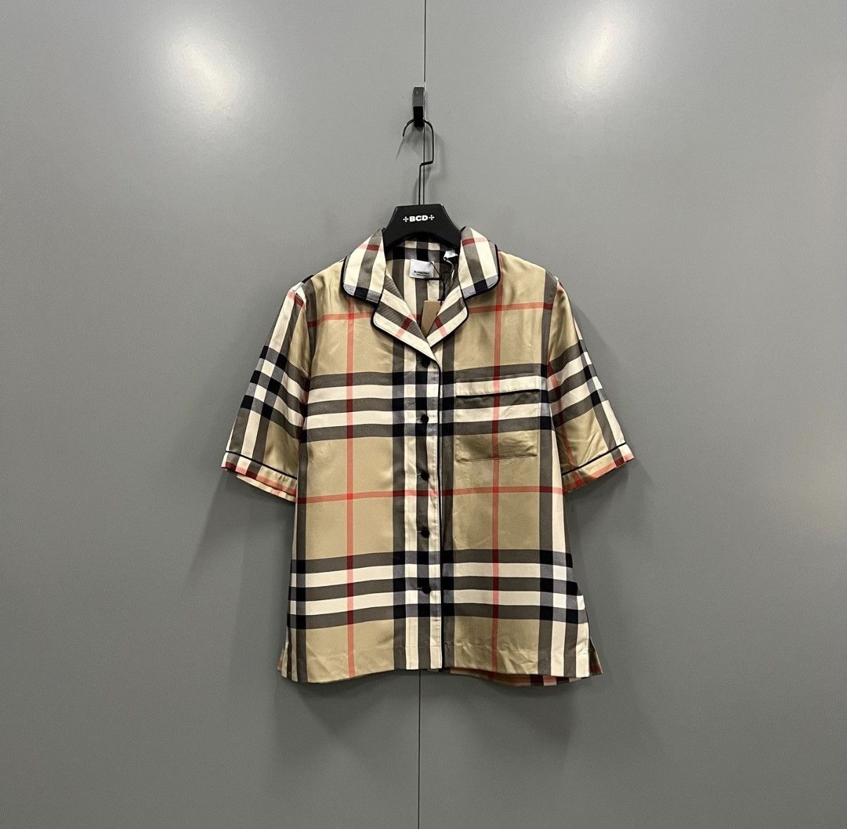 Burberry Burberry Classic Check Short-Sleeve Shirt J41 Size XS / US 0-2 / IT 36-38 - 1 Thumbnail