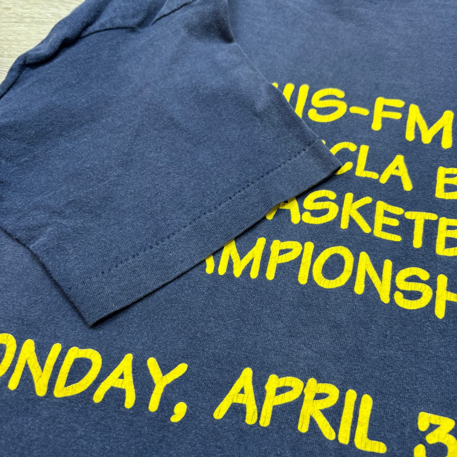 Fruit Of The Loom × Vintage VTG 90s 102.7 KIIS-FM UCLA NCAA Single Stitch Shirt Mens XL Size US XL / EU 56 / 4 - 6 Thumbnail