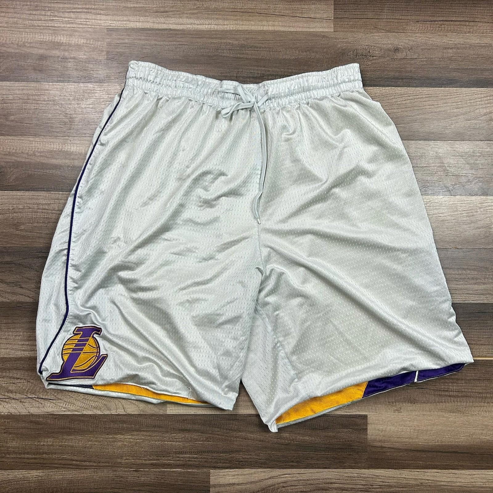 Nike VTG Nike Team Issue LA Lakers Reversible Shorts Kobe Sz 2XL Size US 40 / EU 56 - 8 Thumbnail