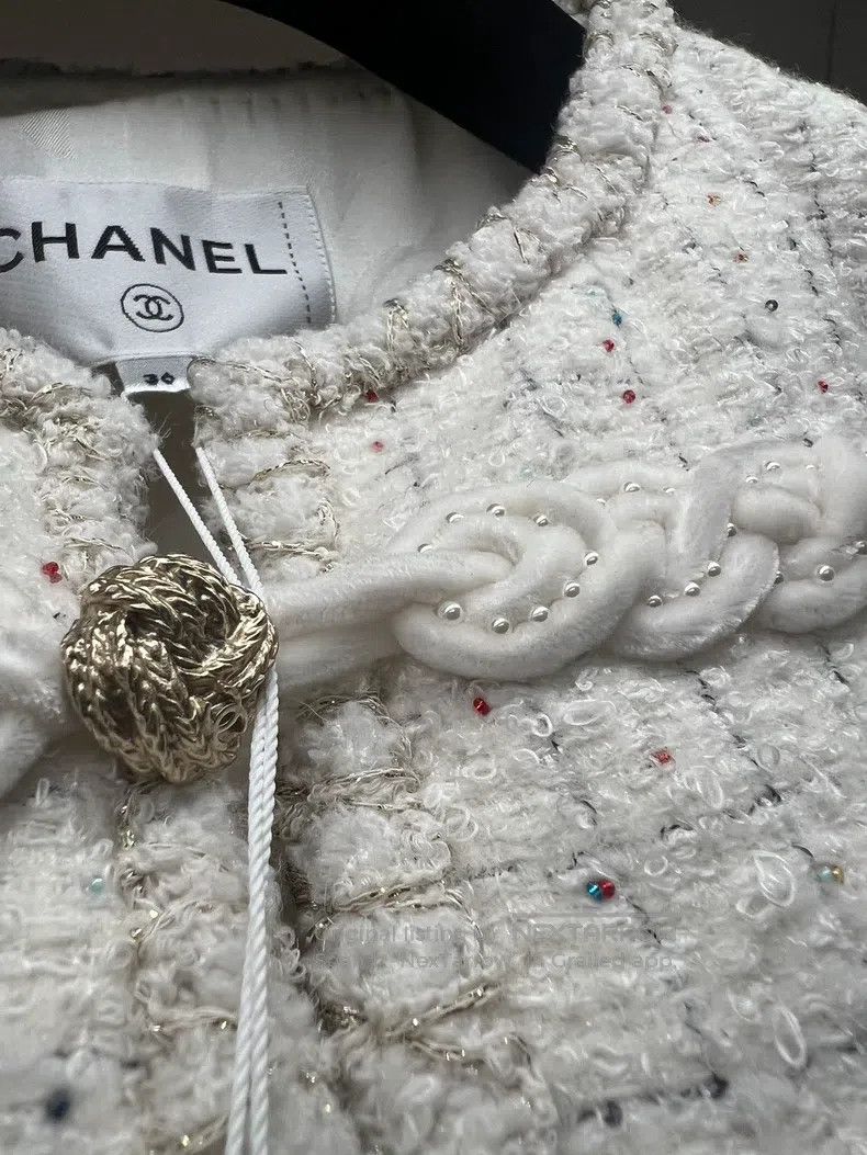 Chanel Chanel 25a white buckle jacket Size XS / US 0-2 / IT 36-38 - 9 Thumbnail