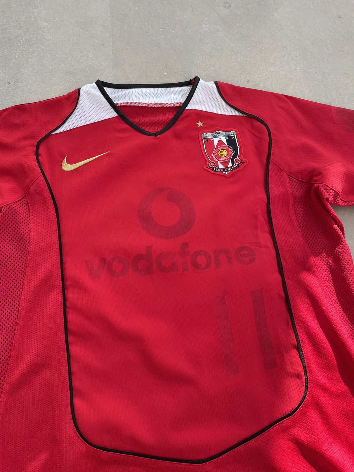 Nike VINTAGE URAWA RED DIAMONS 2005/2006 HOME JERSEY Size US S / EU 44-46 / 1 - 2 Thumbnail