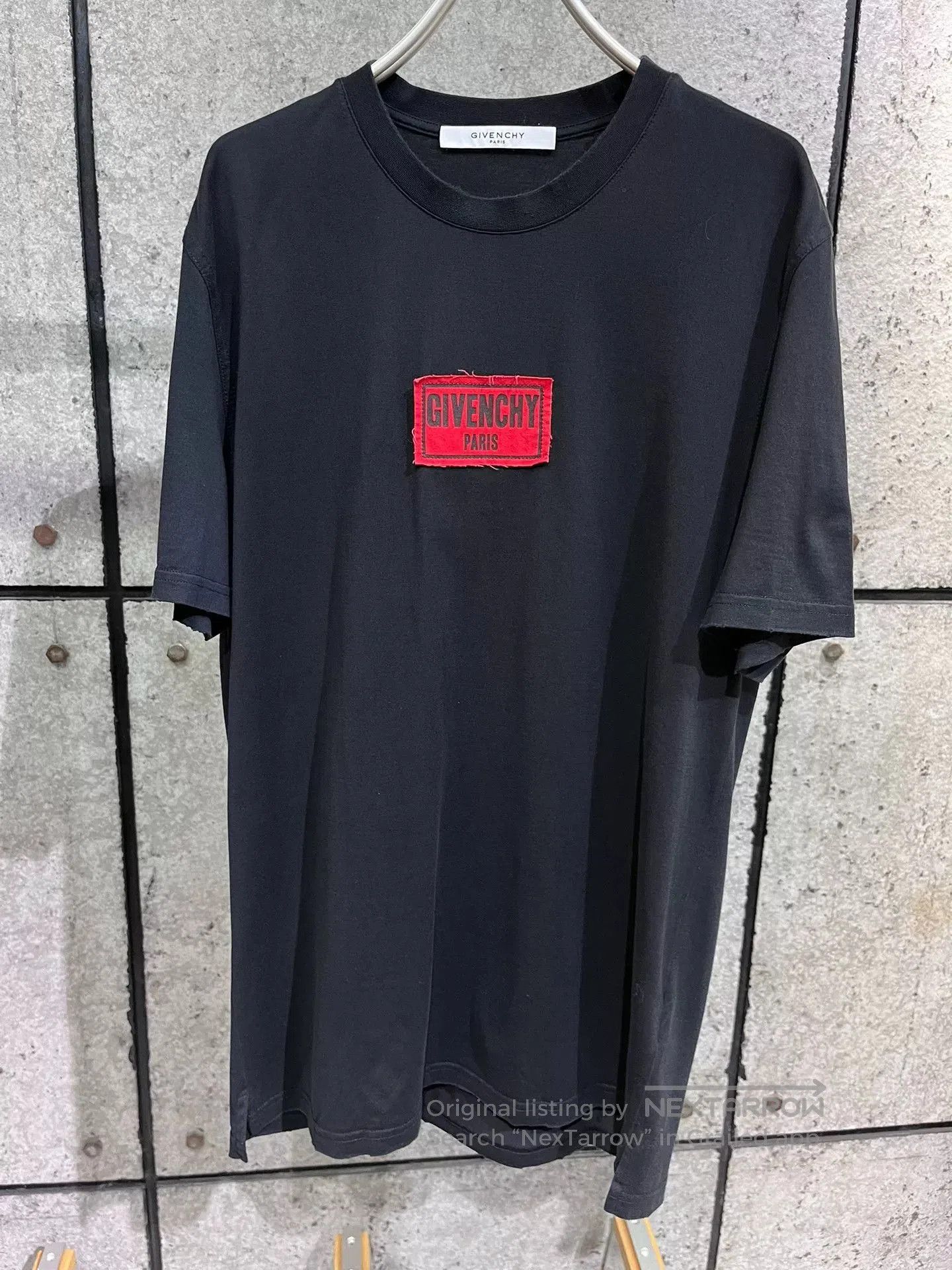 Givenchy Givenchy Logo Short-Sleeve Tee Size L. Size US L / EU 52-54 / 3 - 1 Thumbnail