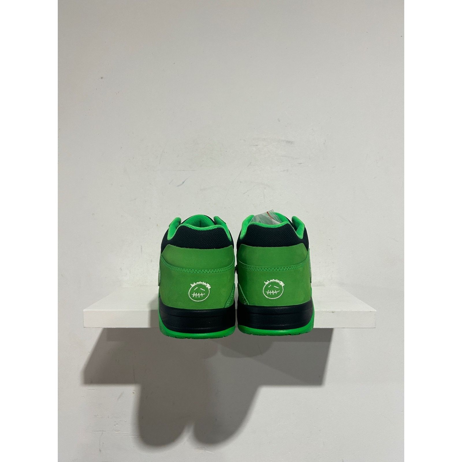 Nike NIKE CJ1 T-REXX TRAVIS SCOTT GREEN SPARK SIZE 11 NEW Size US 11 / EU 44 - 4 Thumbnail