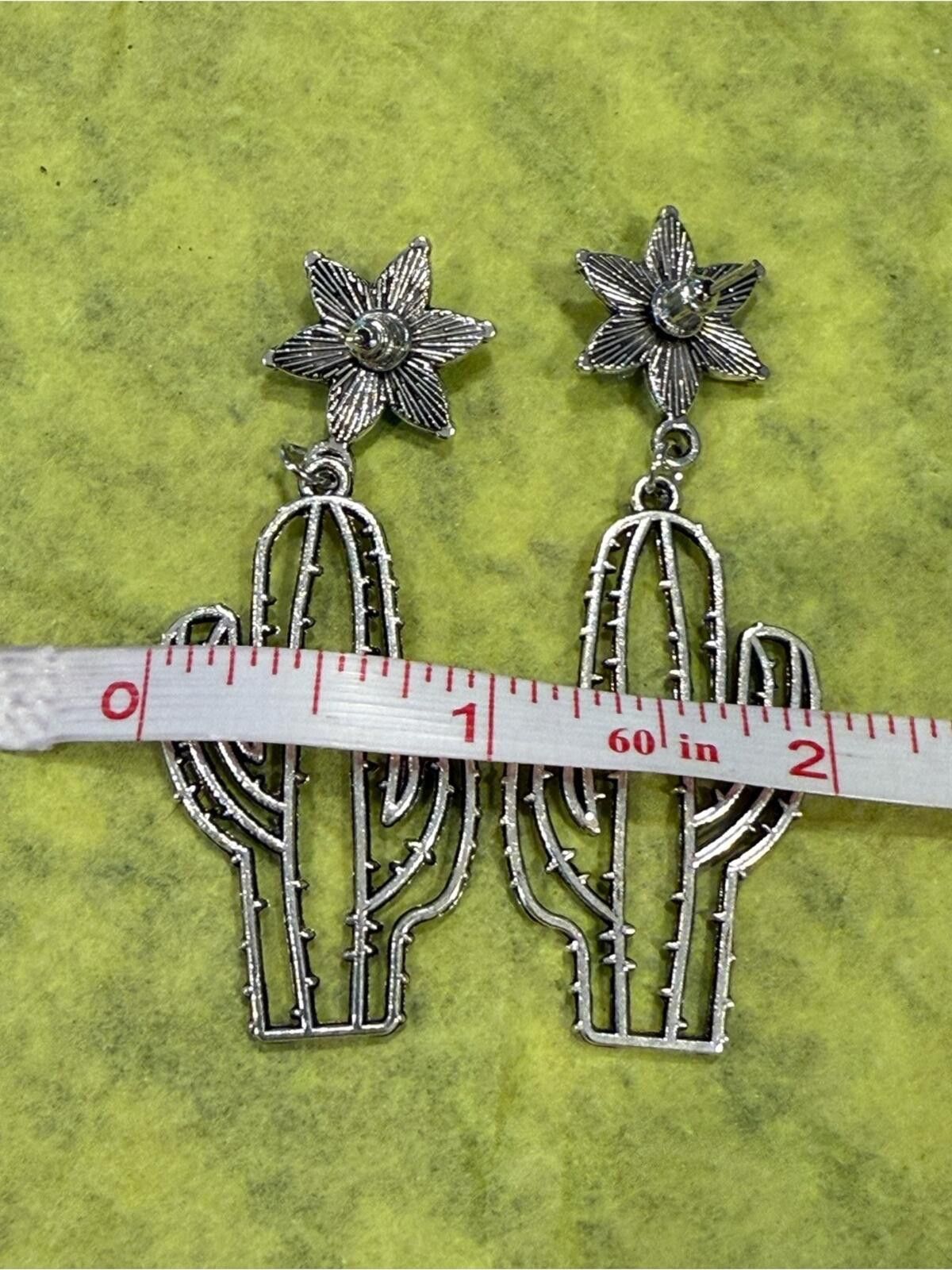Other Turquoise silver tone cactus dangle post earrings Size ONE SIZE - 4 Thumbnail