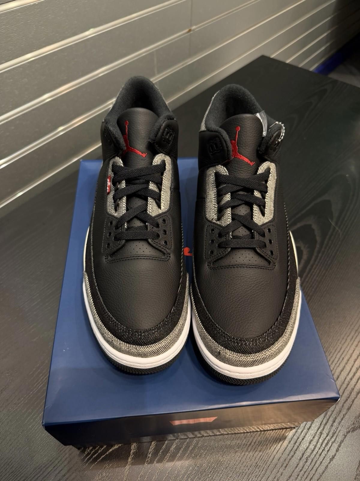 Jordan Brand Nike Air Jordan 3 Retro Levi’s Black IR0914-400 Men’s (12) Size US 12 / EU 45 - 7 Thumbnail