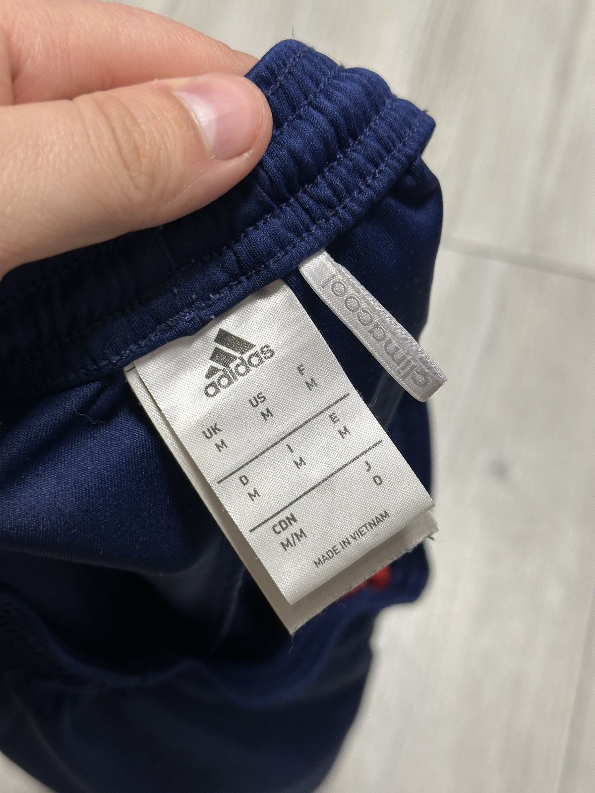Adidas ADIDAS MANCHESTER UNITED SOCCER SPORT FOOTBALL SHORTS Size US 32 / EU 48 - 4 Thumbnail